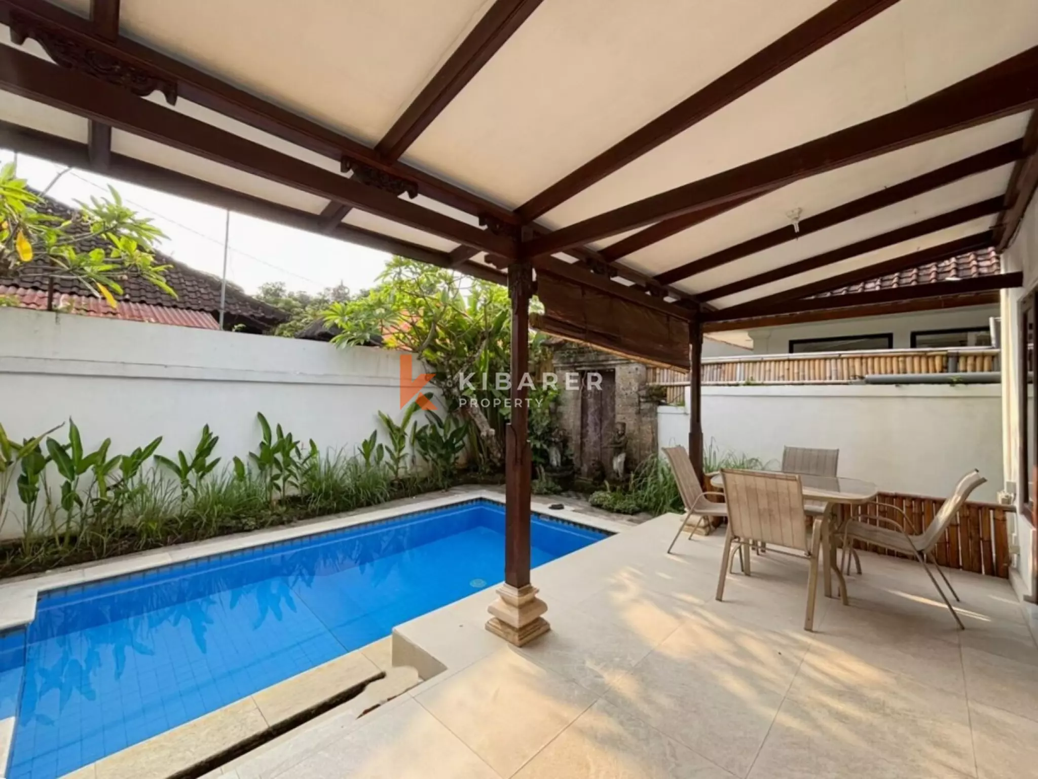 Vila Bergaya Bali Butik dengan Satu Kamar Tidur dan Kolam Renang Pribadi di Umalas