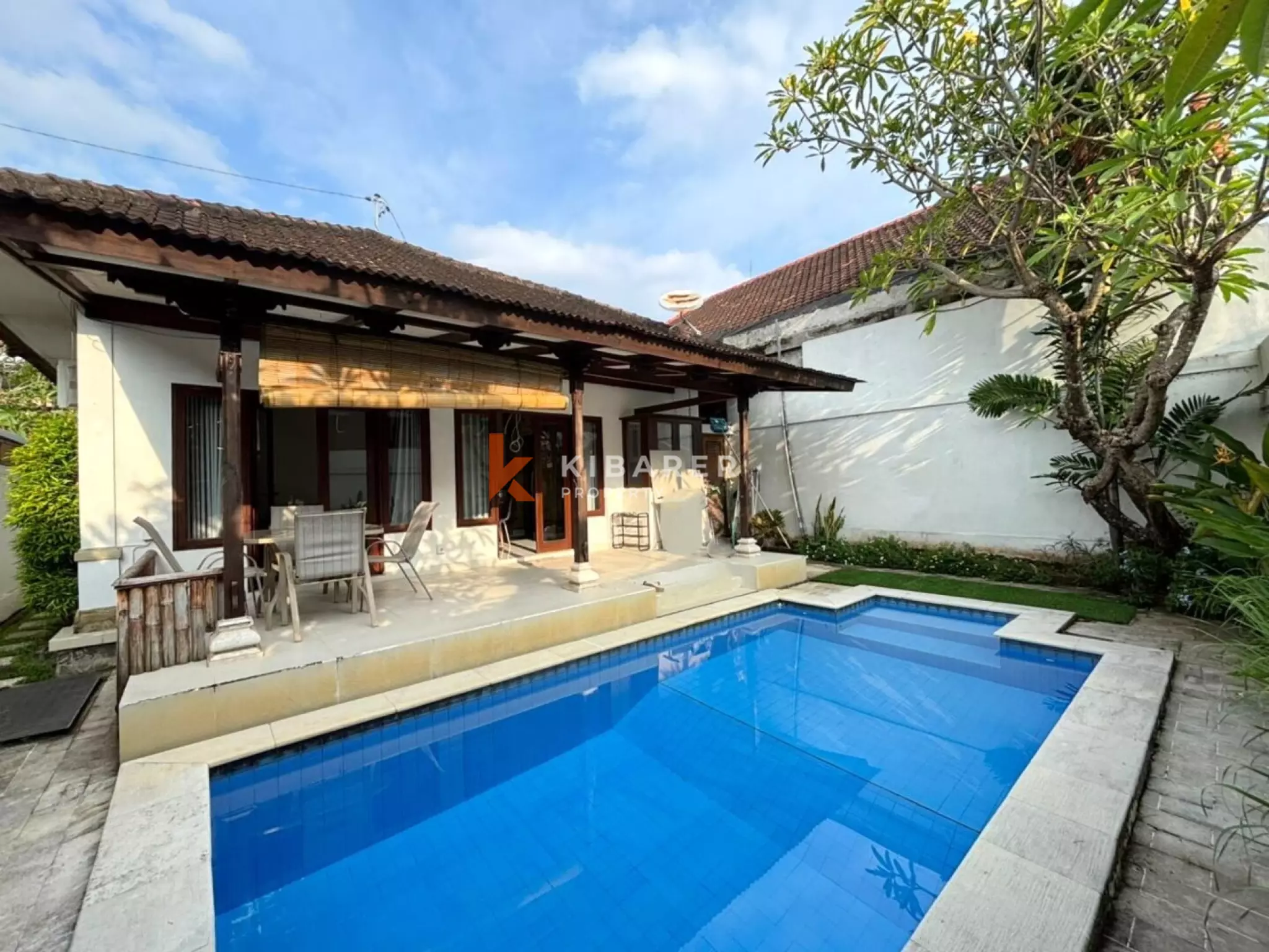 Vila Bergaya Bali Butik dengan Satu Kamar Tidur dan Kolam Renang Pribadi di Umalas