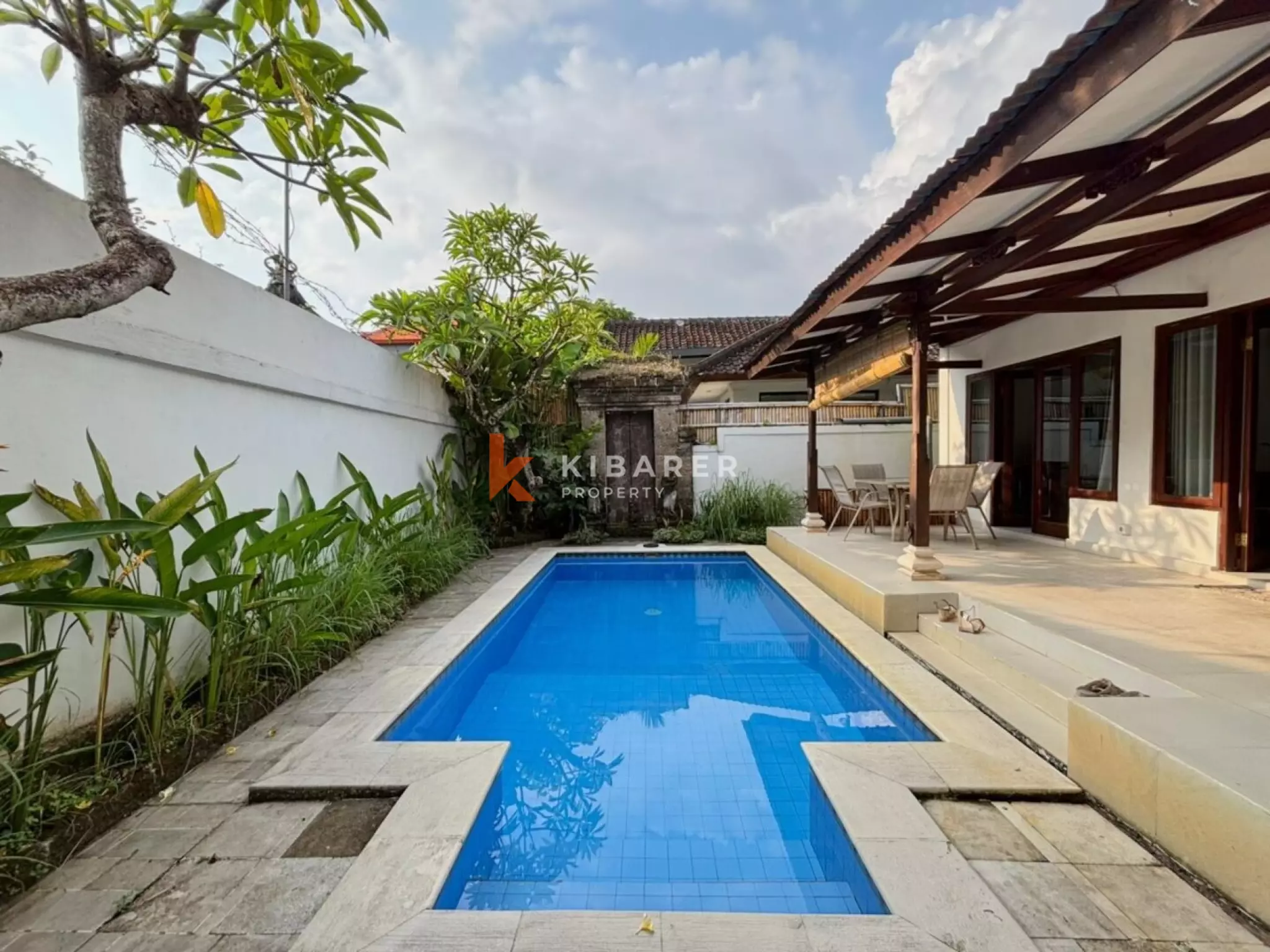 Vila Bergaya Bali Butik dengan Satu Kamar Tidur dan Kolam Renang Pribadi di Umalas