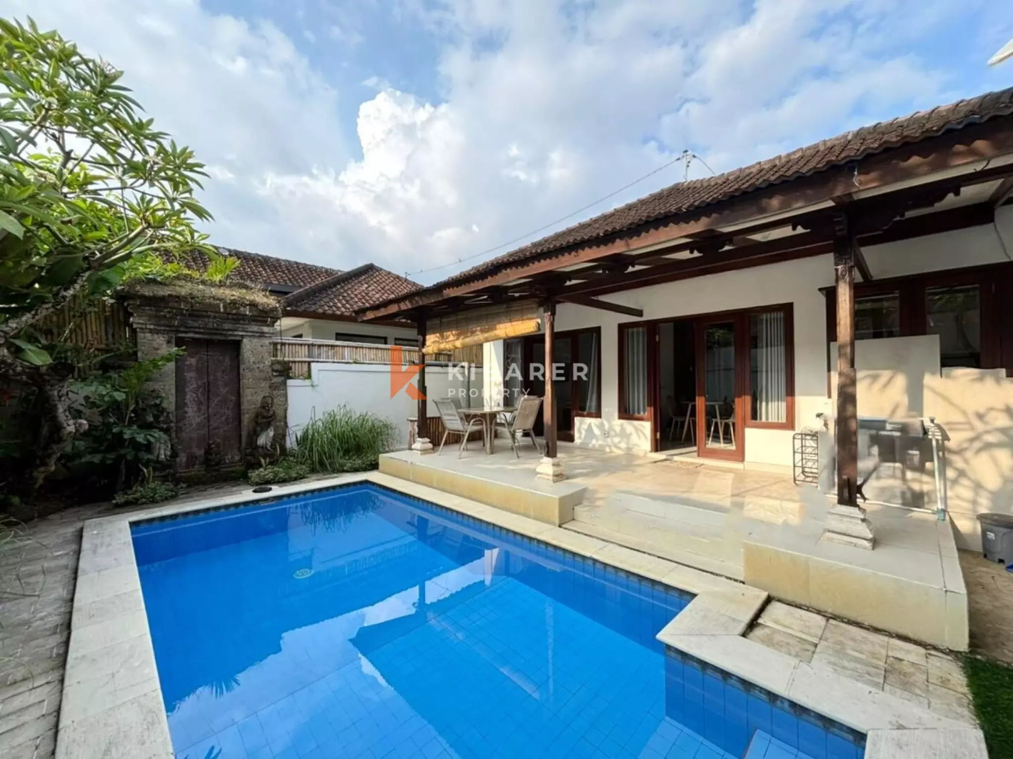 Vila Bergaya Bali Butik dengan Satu Kamar Tidur dan Kolam Renang Pribadi di Umalas