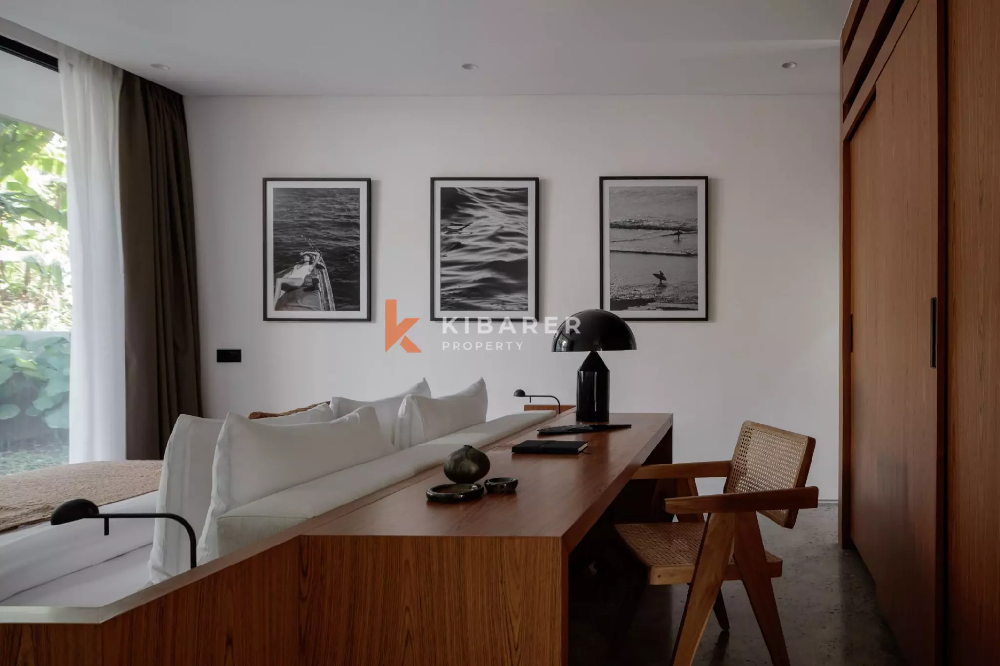 Villa Modern Dua Kamar Tidur di Canggu dengan Nuansa Ikonik LA Pertengahan Abad