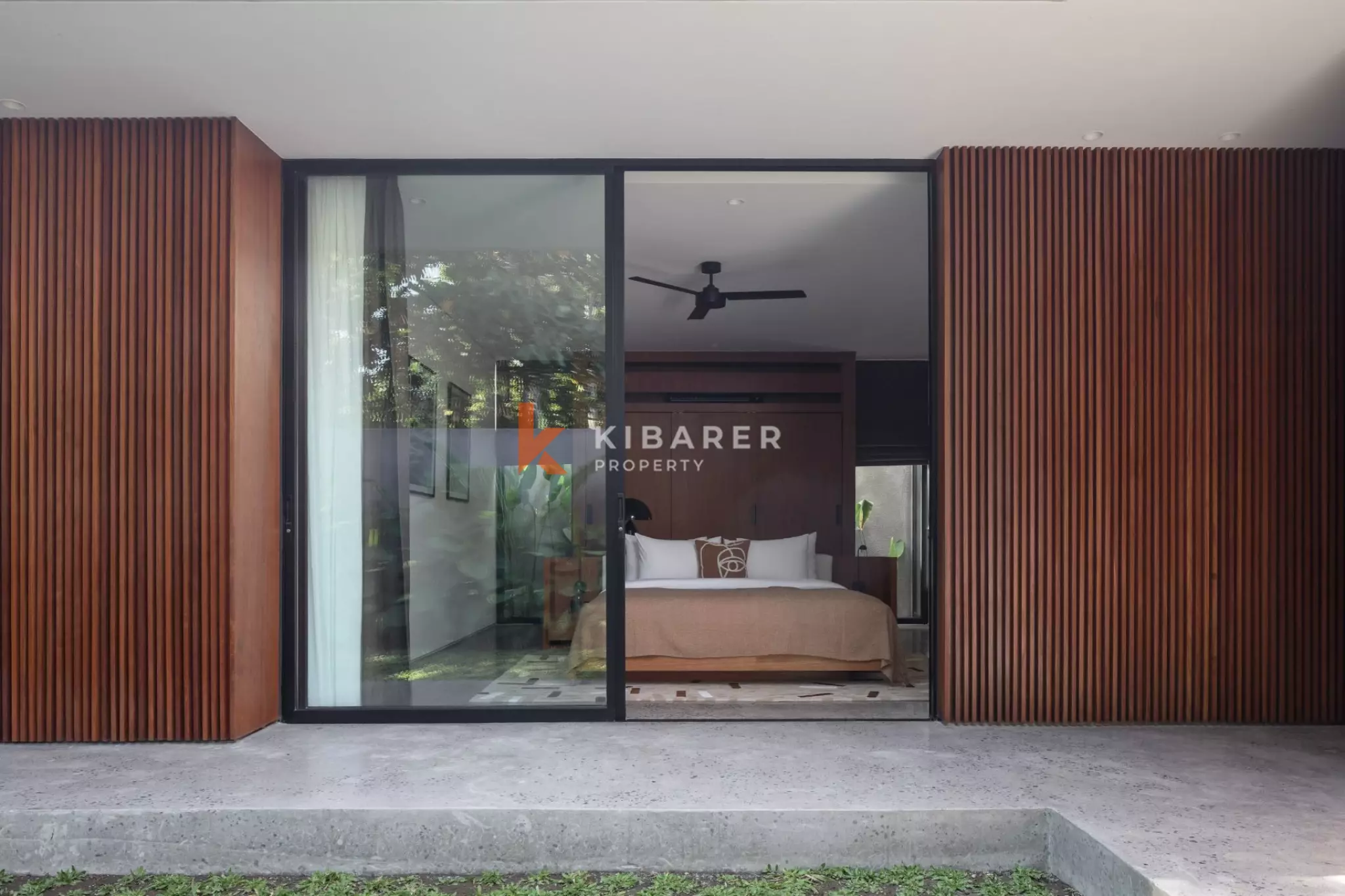Villa Modern Dua Kamar Tidur di Canggu dengan Nuansa Ikonik LA Pertengahan Abad
