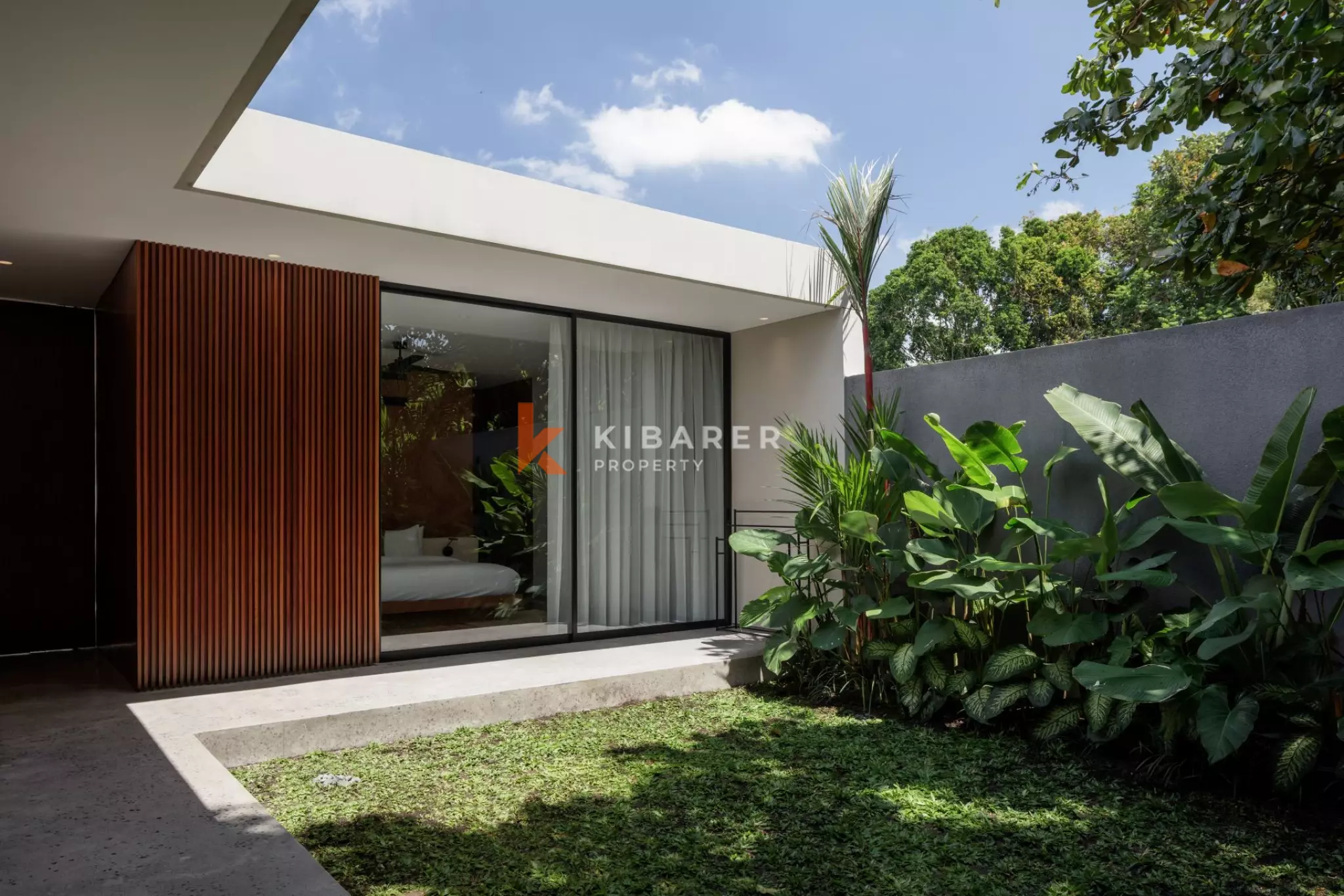 Villa Modern Dua Kamar Tidur di Canggu dengan Nuansa Ikonik LA Pertengahan Abad