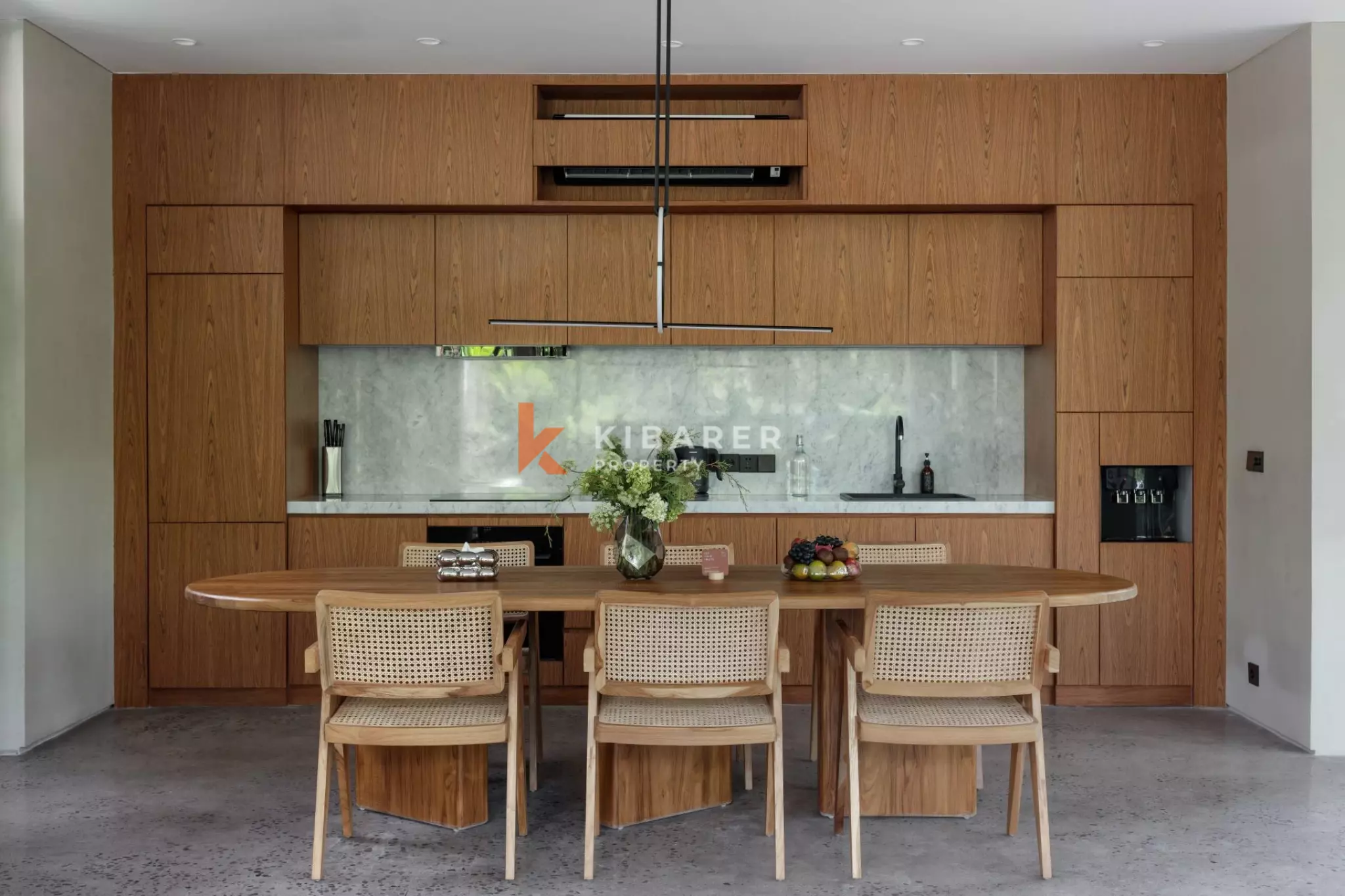 Villa Modern Dua Kamar Tidur di Canggu dengan Nuansa Ikonik LA Pertengahan Abad