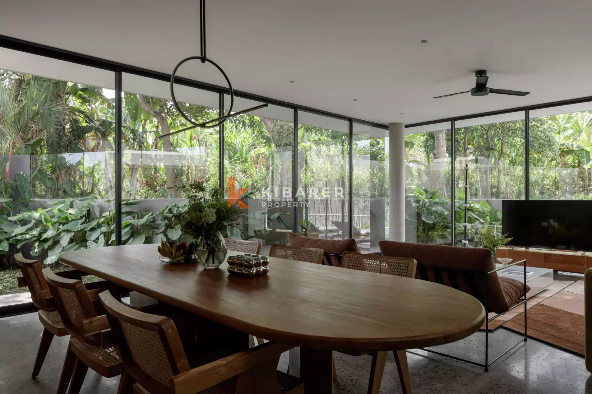 Villa Modern Dua Kamar Tidur di Canggu dengan Nuansa Ikonik LA Pertengahan Abad