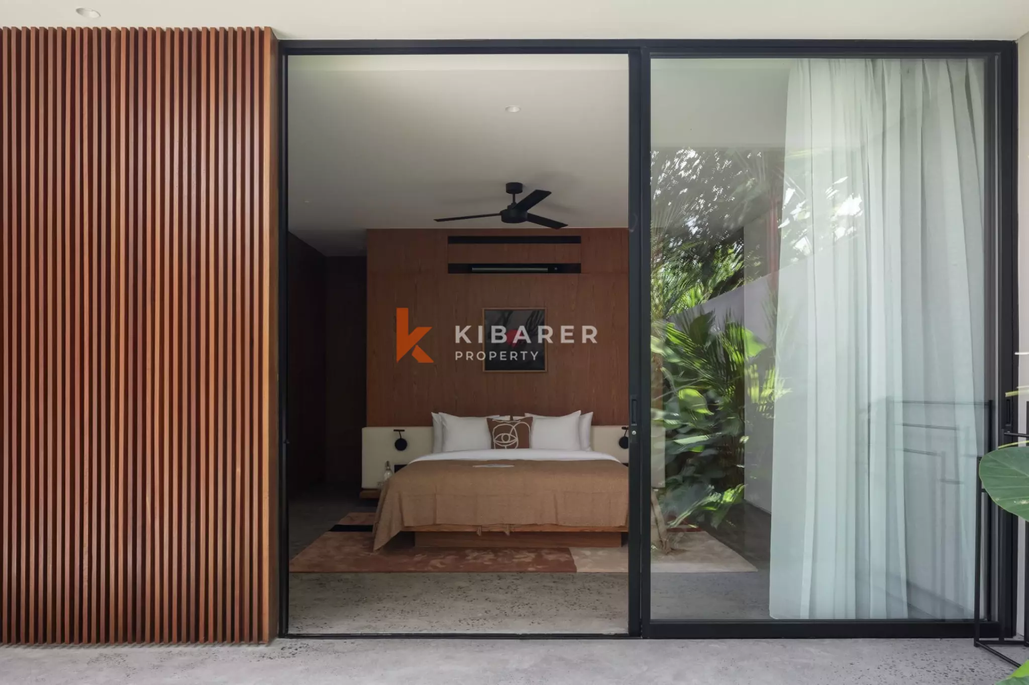 Villa Modern Dua Kamar Tidur di Canggu dengan Nuansa Ikonik LA Pertengahan Abad