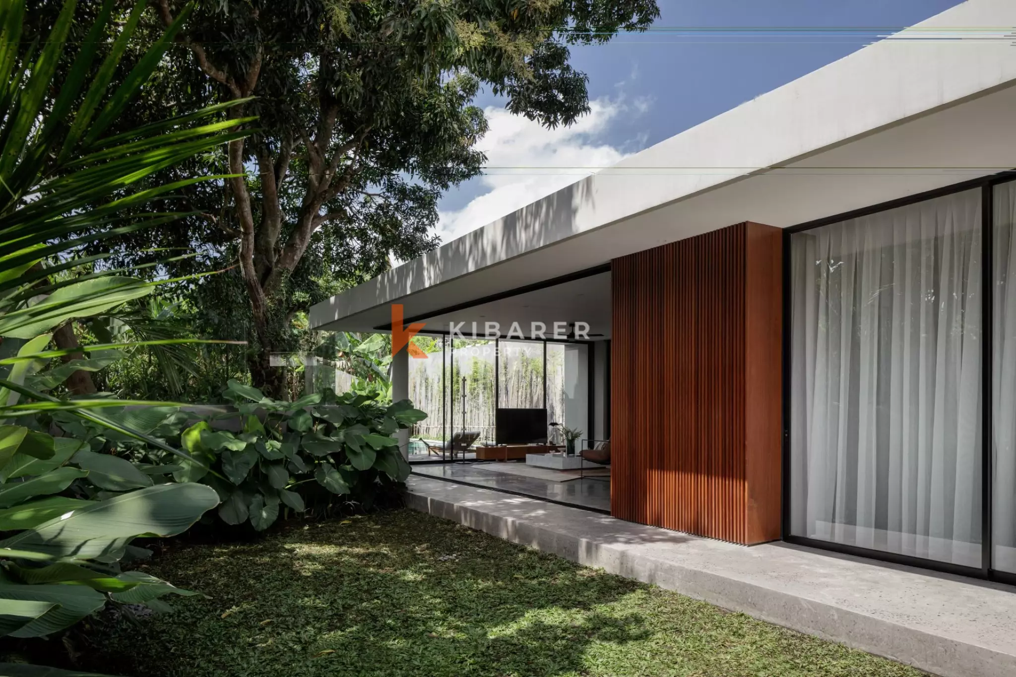 Villa Modern Dua Kamar Tidur di Canggu dengan Nuansa Ikonik LA Pertengahan Abad