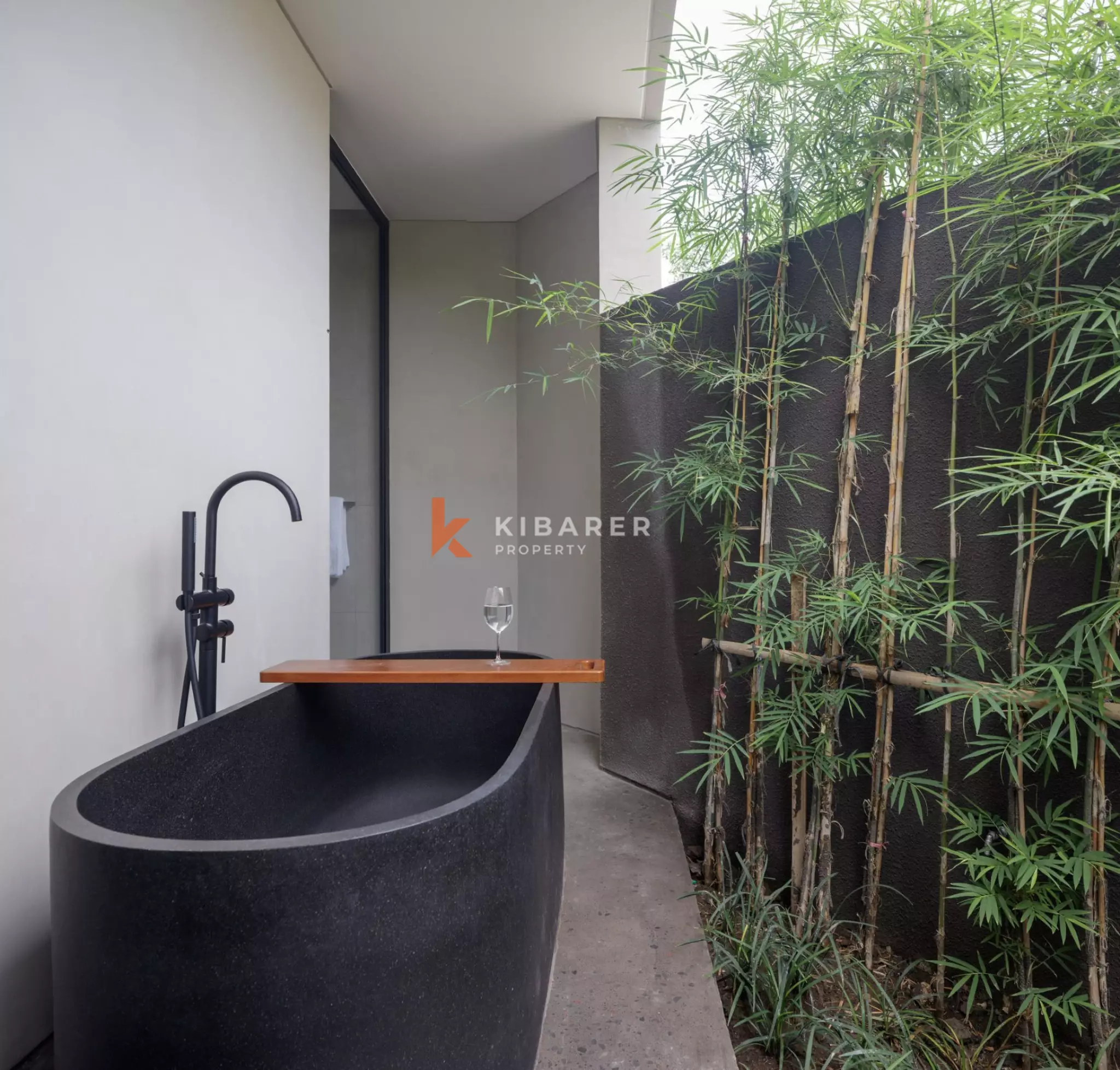 Villa Modern Dua Kamar Tidur di Canggu dengan Nuansa Ikonik LA Pertengahan Abad