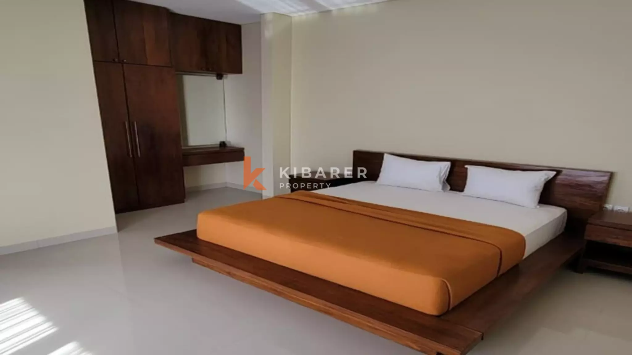 Vila Tropis Elegan dengan Tiga Kamar Tidur dan Kolam Renang Pribadi di Sanur