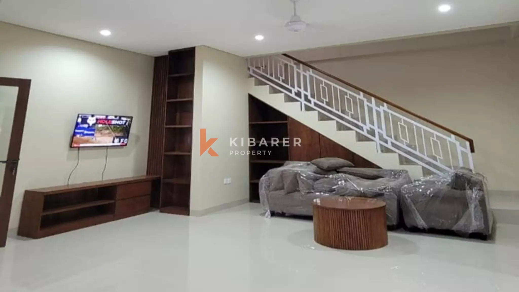 Vila Tropis Elegan dengan Tiga Kamar Tidur dan Kolam Renang Pribadi di Sanur