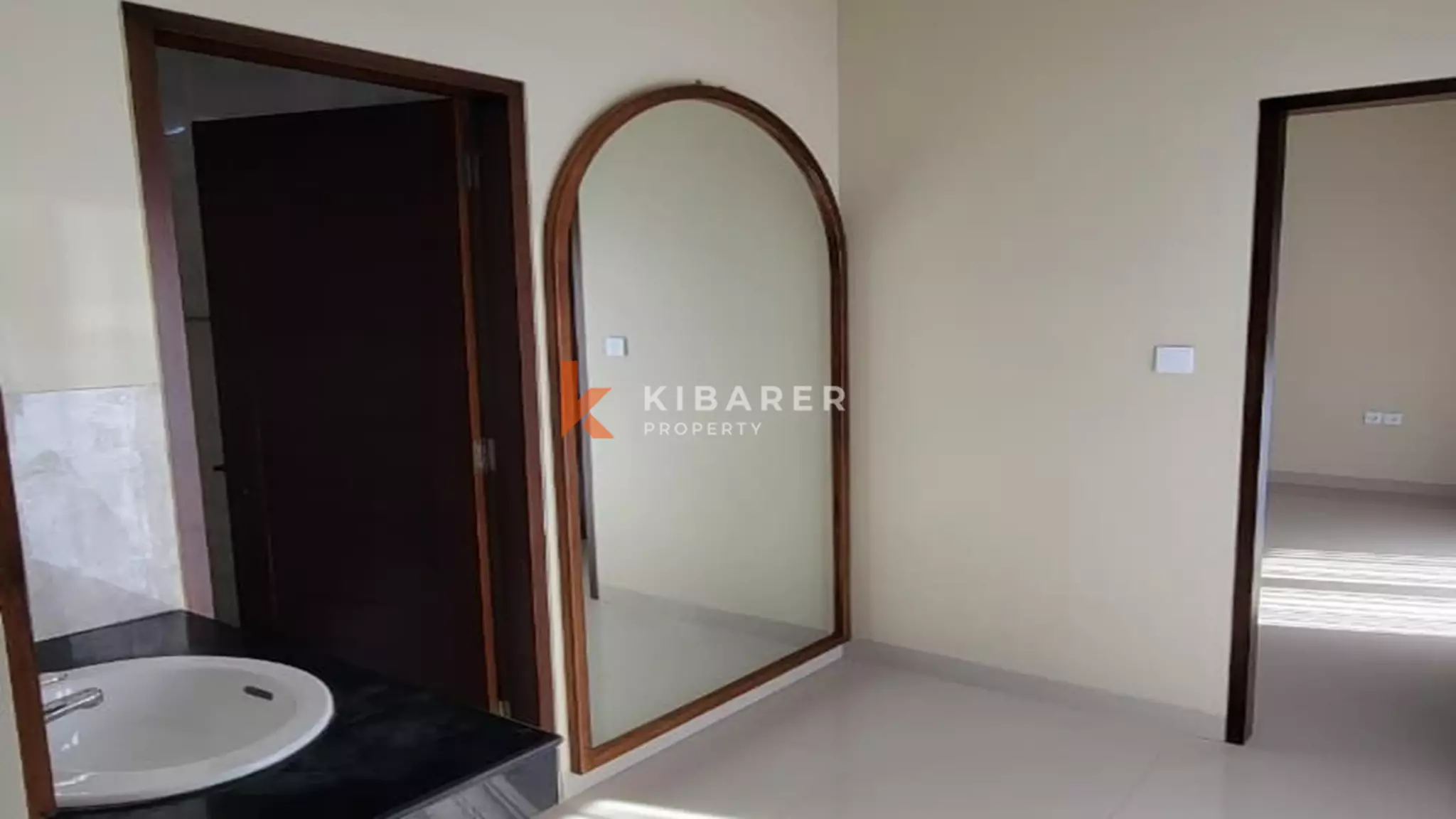 Vila Tropis Elegan dengan Tiga Kamar Tidur dan Kolam Renang Pribadi di Sanur