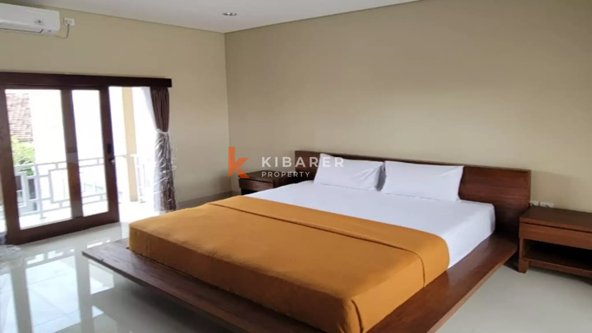 Vila Tropis Elegan dengan Tiga Kamar Tidur dan Kolam Renang Pribadi di Sanur