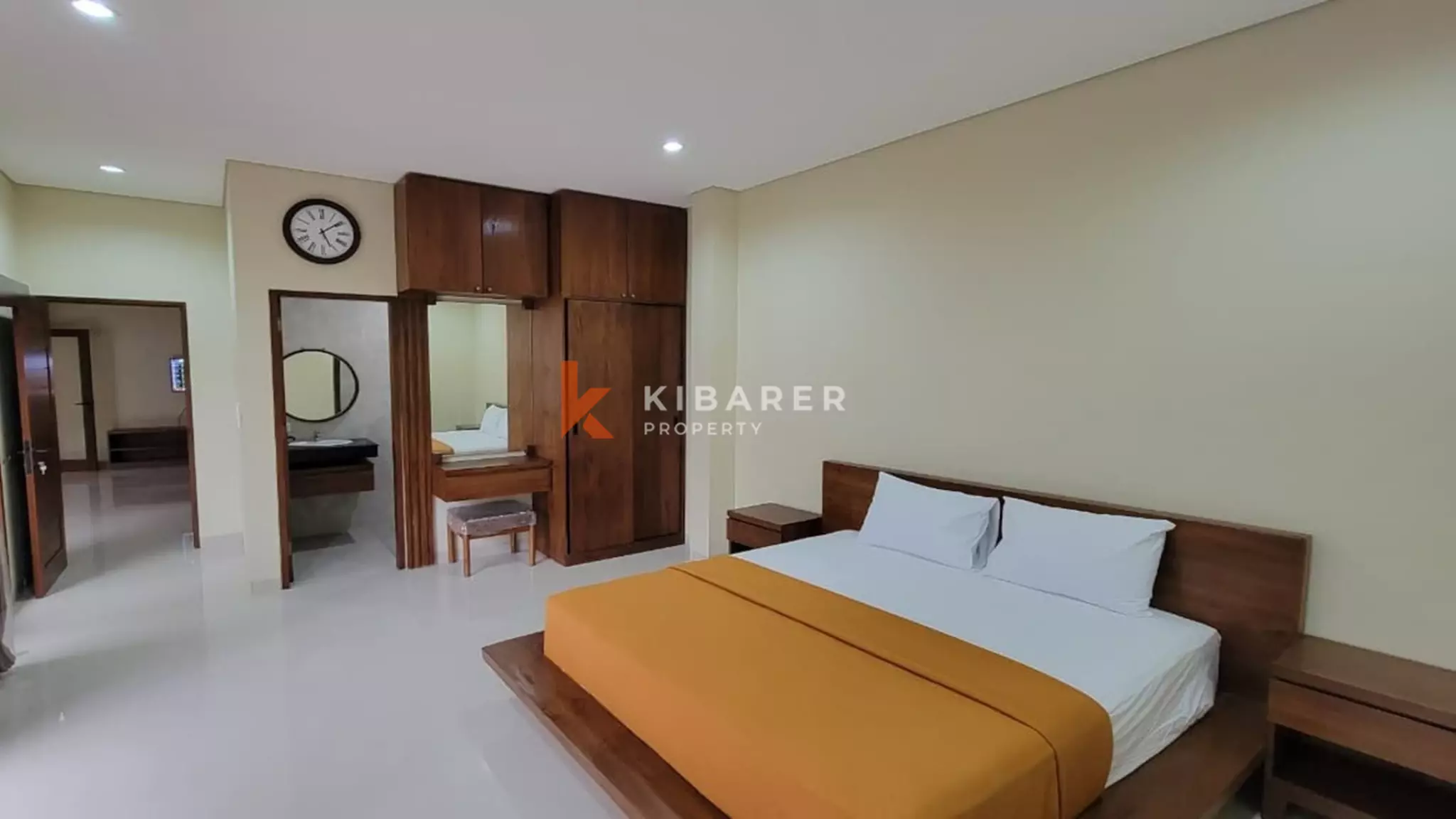 Vila Tropis Elegan dengan Tiga Kamar Tidur dan Kolam Renang Pribadi di Sanur