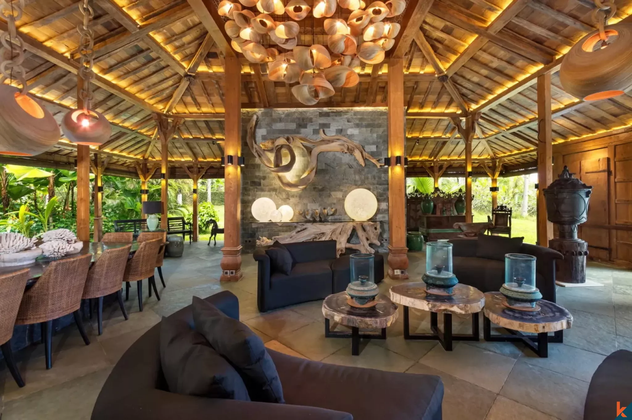 Amazing Spacious Beachfront Freehold Villa for Sale in Jembrana