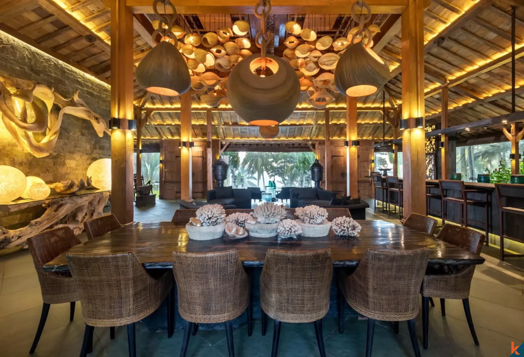 Amazing Spacious Beachfront Freehold Villa for Sale in Jembrana