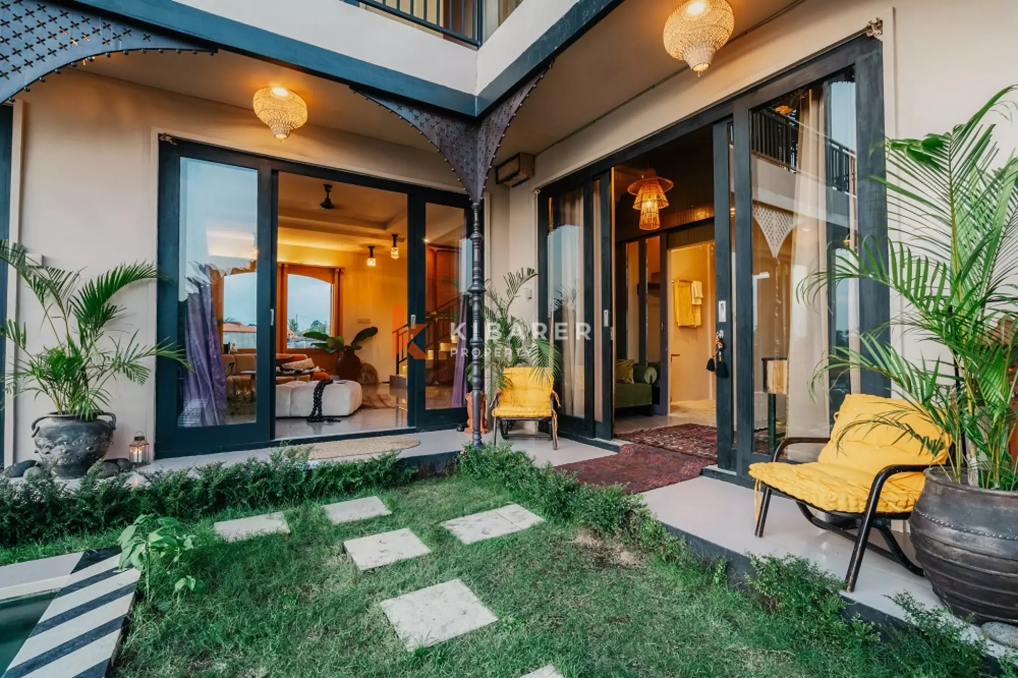 Boutique Art Four-Bedrooms Villa with 180° Rice Field Views in Cemagi