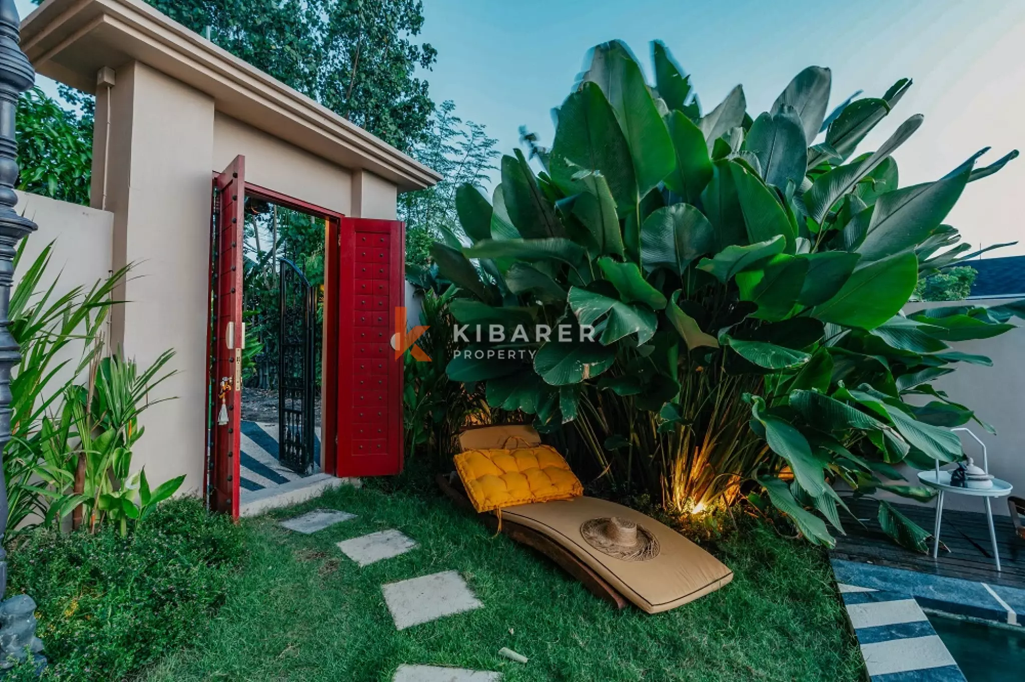 Boutique Art Four-Bedrooms Villa with 180° Rice Field Views in Cemagi