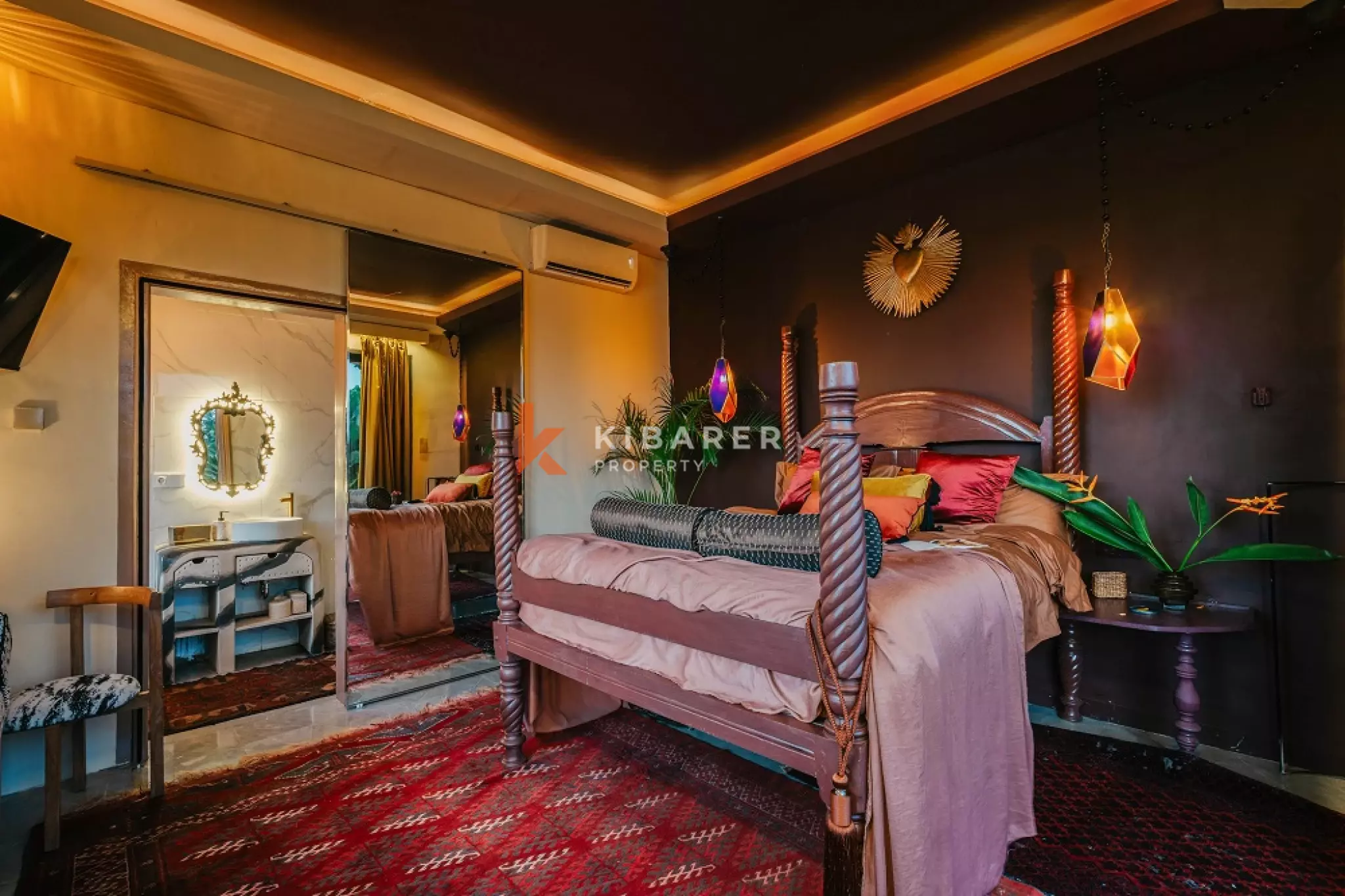 Boutique Art Four-Bedrooms Villa with 180° Rice Field Views in Cemagi