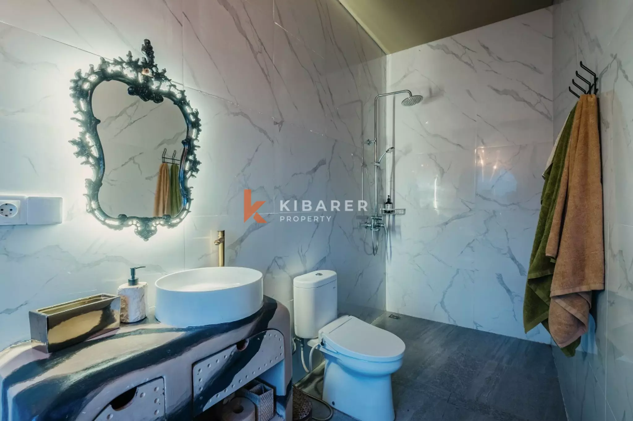 Boutique Art Four-Bedrooms Villa with 180° Rice Field Views in Cemagi