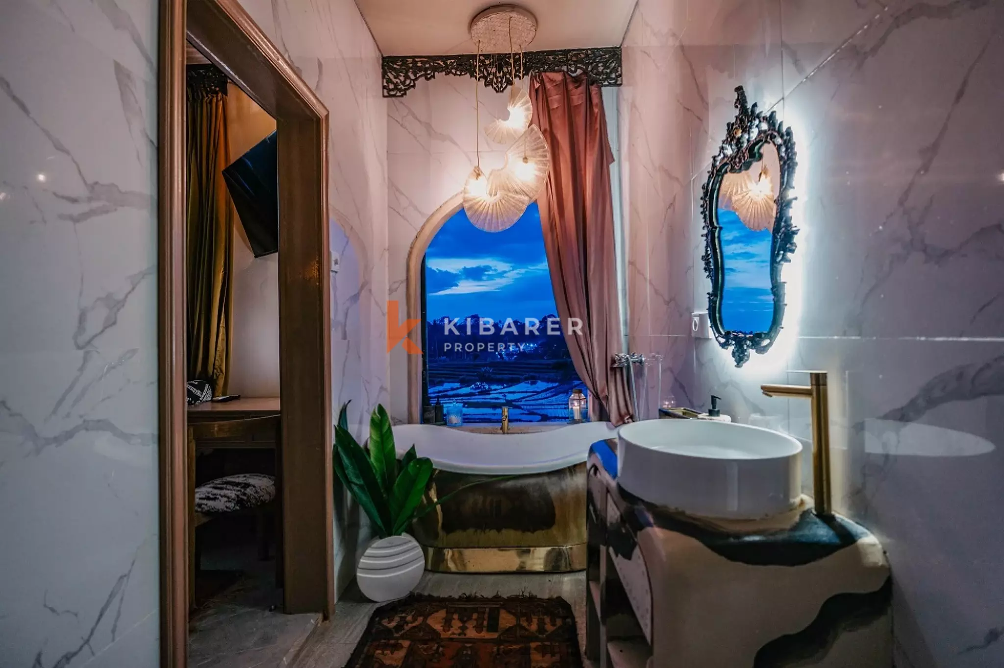 Boutique Art Four-Bedrooms Villa with 180° Rice Field Views in Cemagi