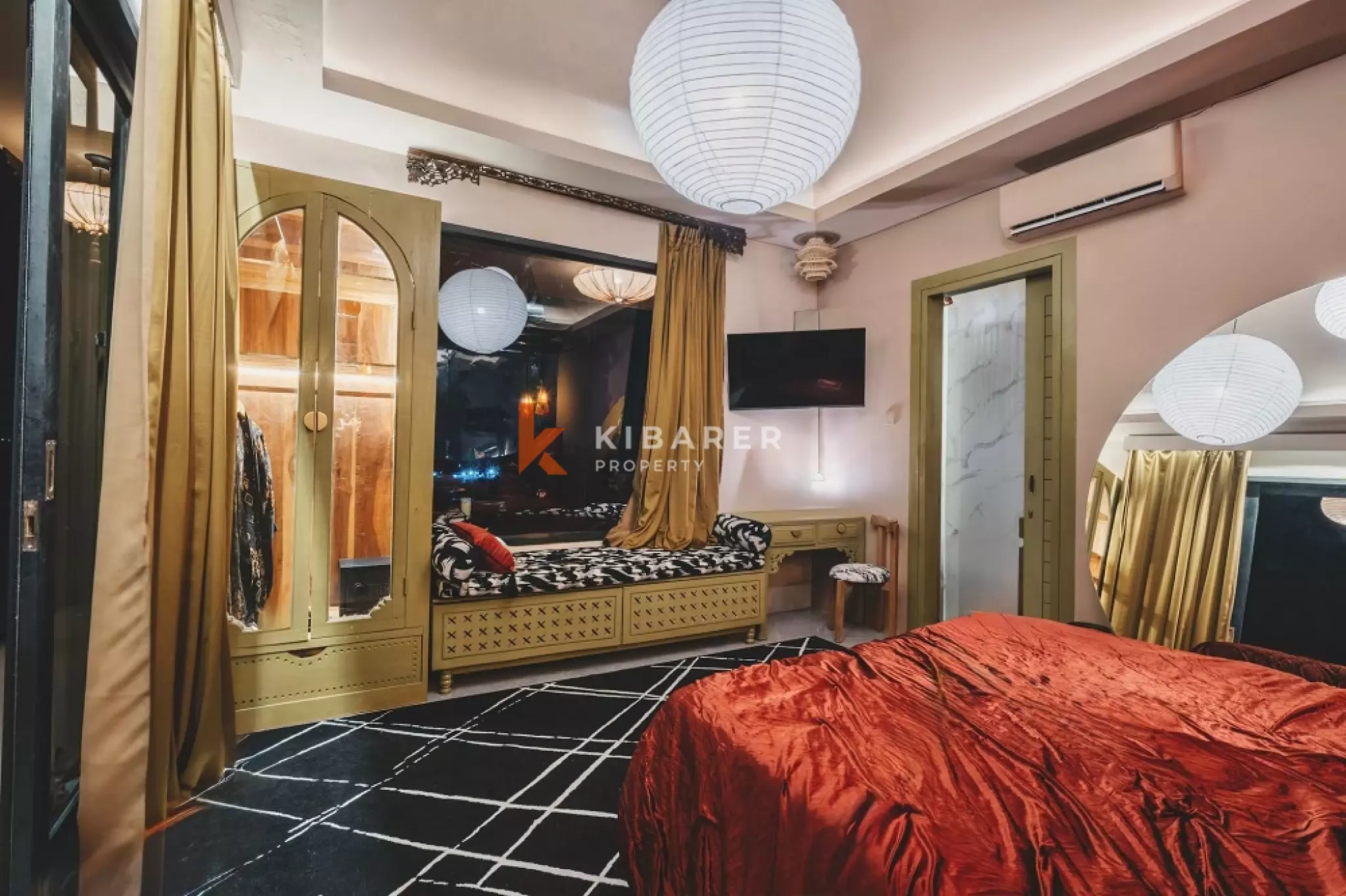 Boutique Art Four-Bedrooms Villa with 180° Rice Field Views in Cemagi