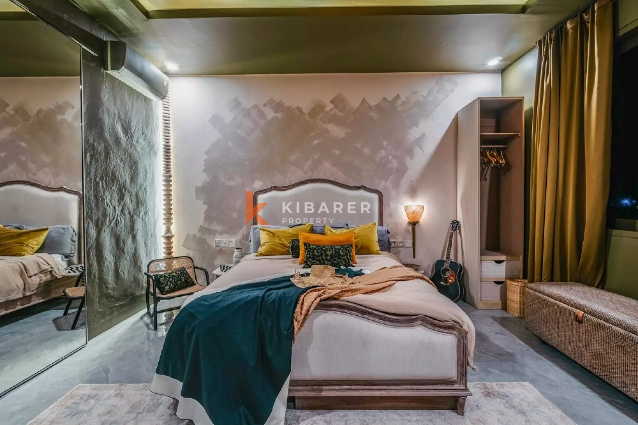 Boutique Art Four-Bedrooms Villa with 180° Rice Field Views in Cemagi