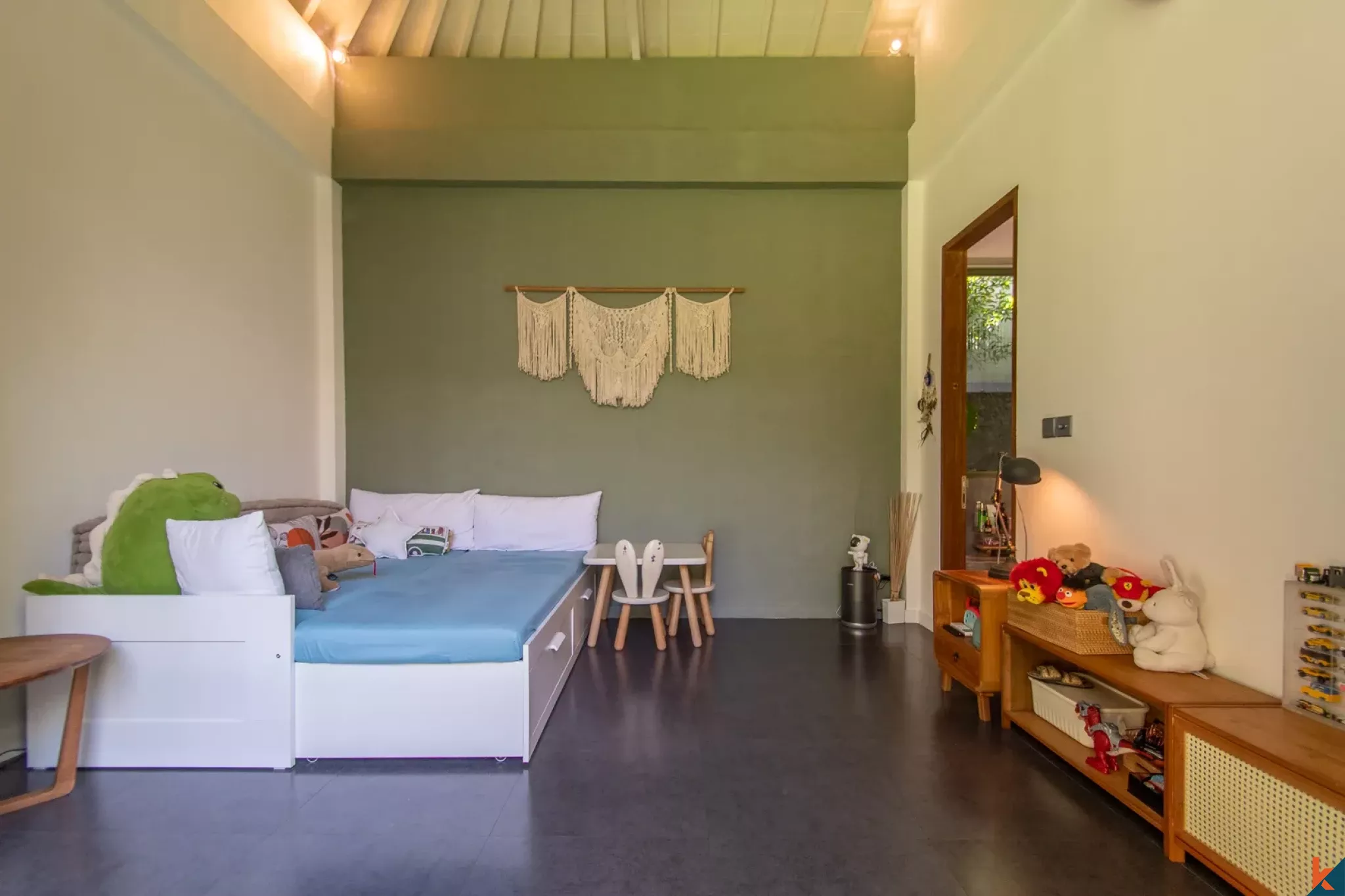 Stylish four bedroom freehold property for sale in Tumbak Bayuh