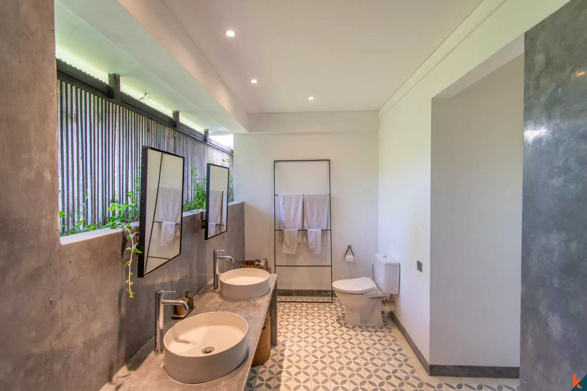 Stylish four bedroom freehold property for sale in Tumbak Bayuh