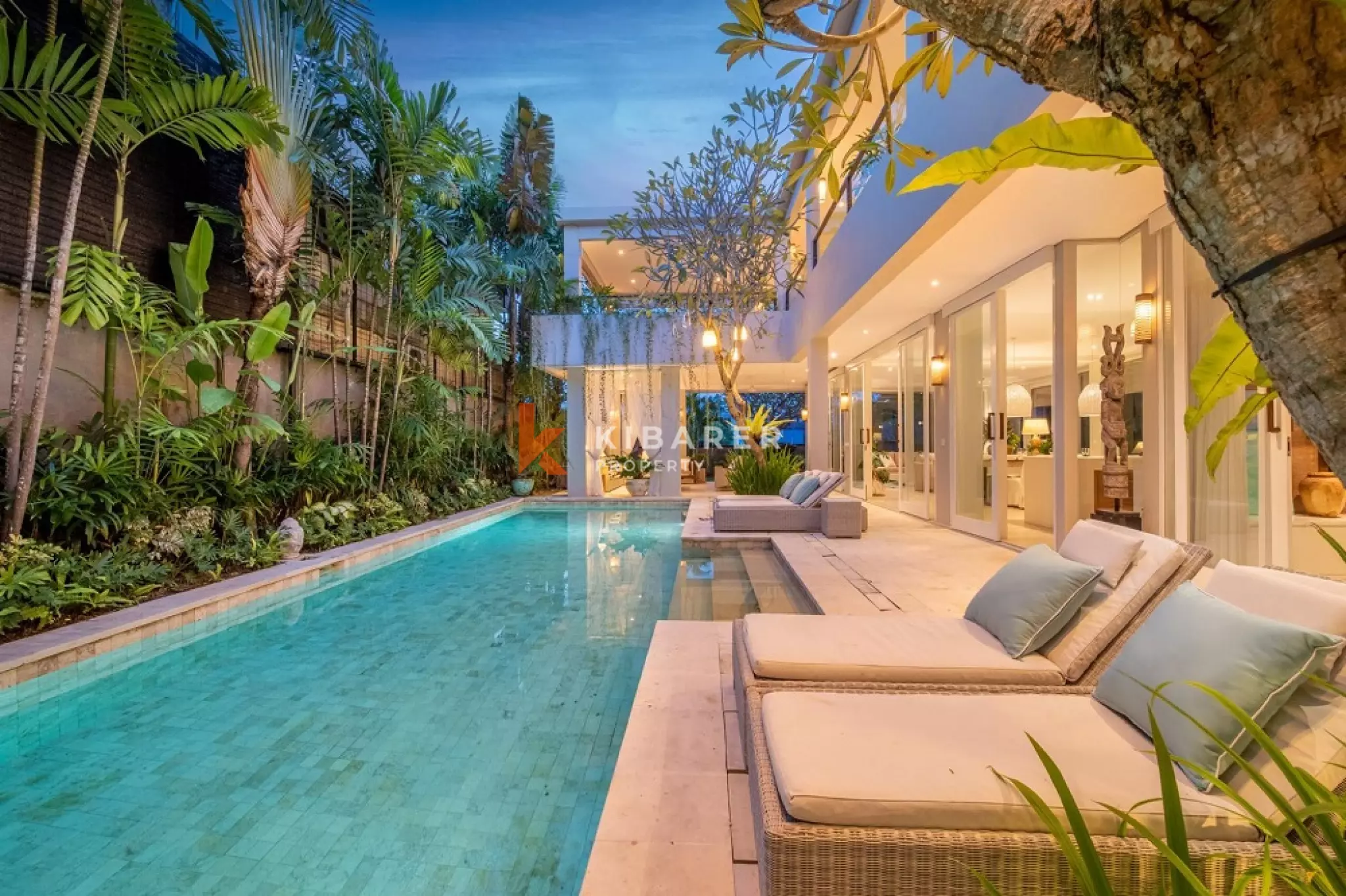 Luxury Spacious Four-Bedrooms Villa Walking Distance to Berawa Beach