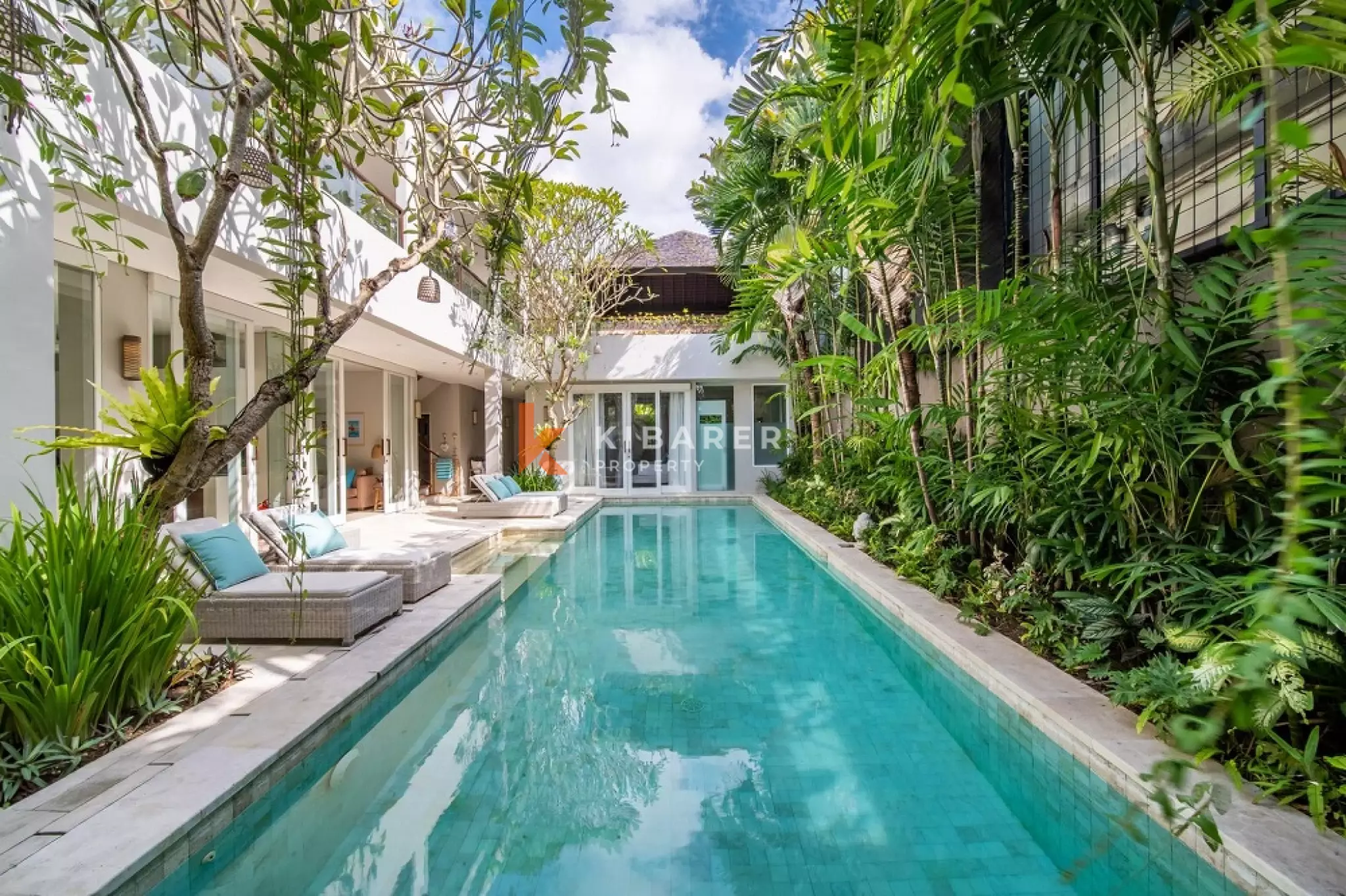 Luxury Spacious Four-Bedrooms Villa Walking Distance to Berawa Beach