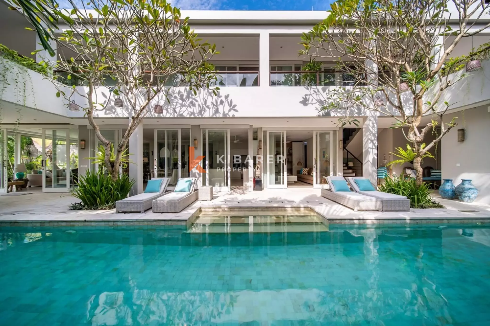 Luxury Spacious Four-Bedrooms Villa Walking Distance to Berawa Beach