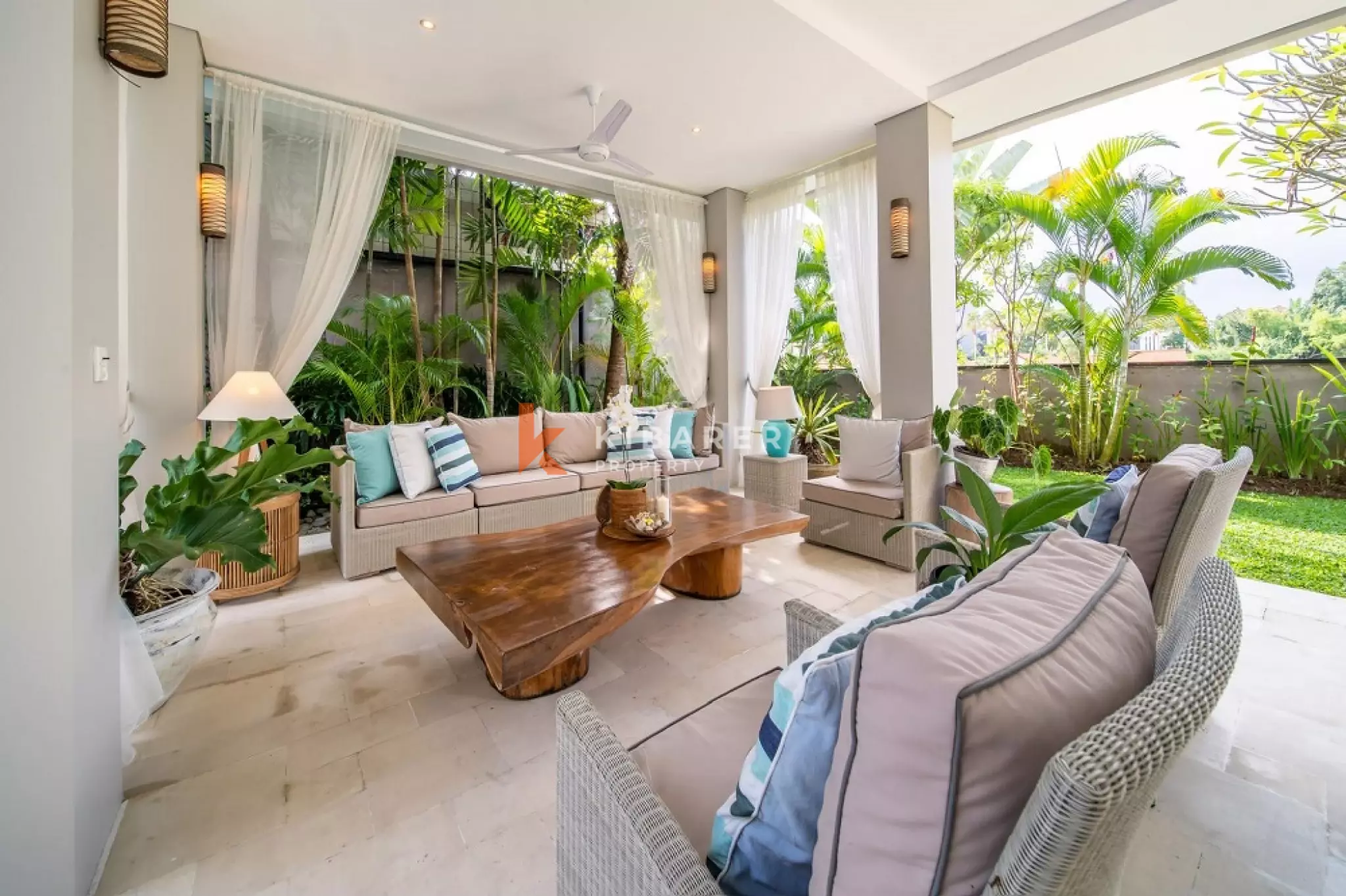 Luxury Spacious Four-Bedrooms Villa Walking Distance to Berawa Beach