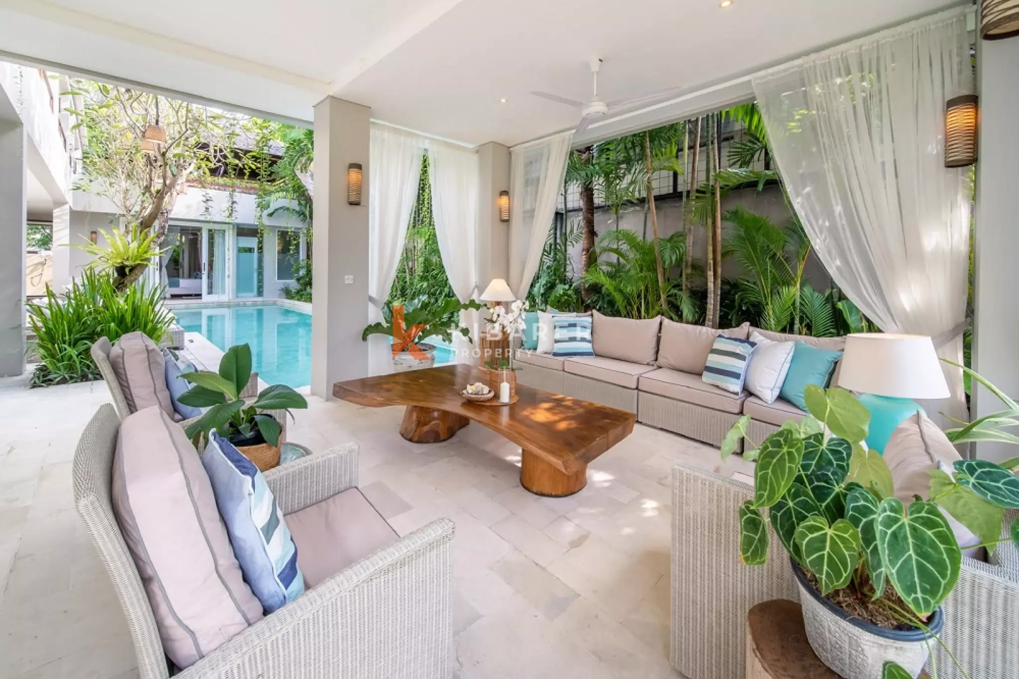 Luxury Spacious Four-Bedrooms Villa Walking Distance to Berawa Beach