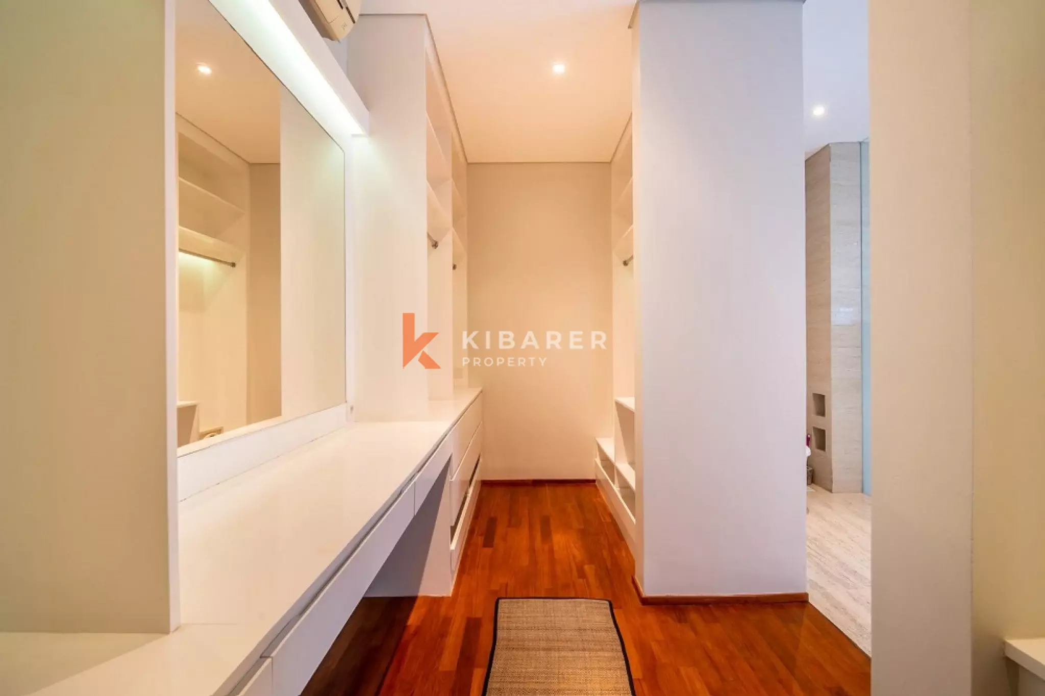 Luxury Spacious Four-Bedrooms Villa Walking Distance to Berawa Beach