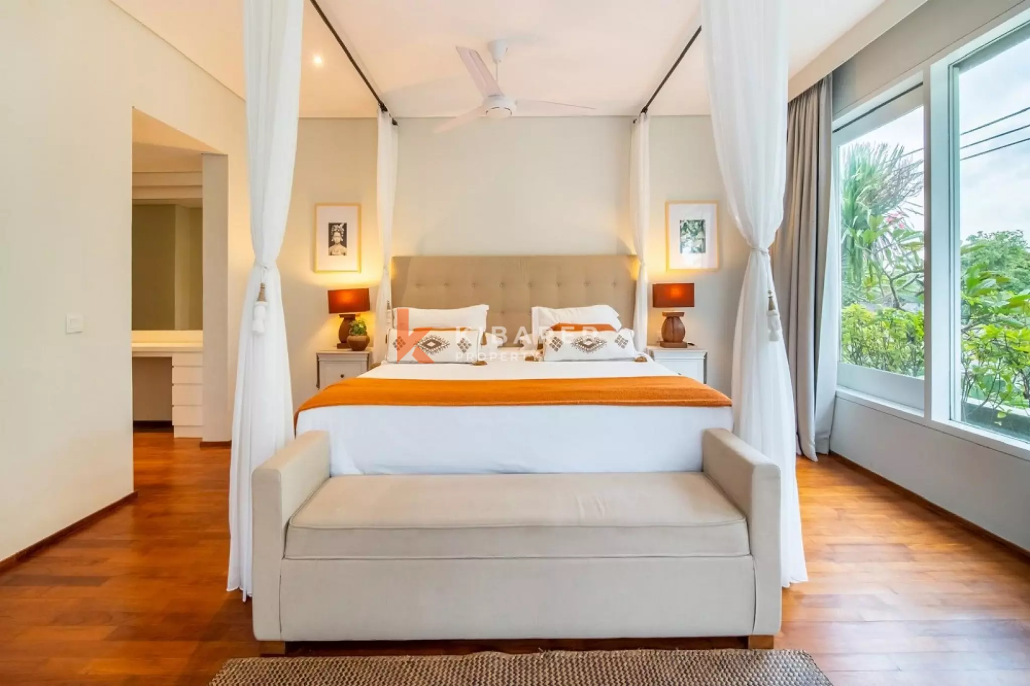 Luxury Spacious Four-Bedrooms Villa Walking Distance to Berawa Beach