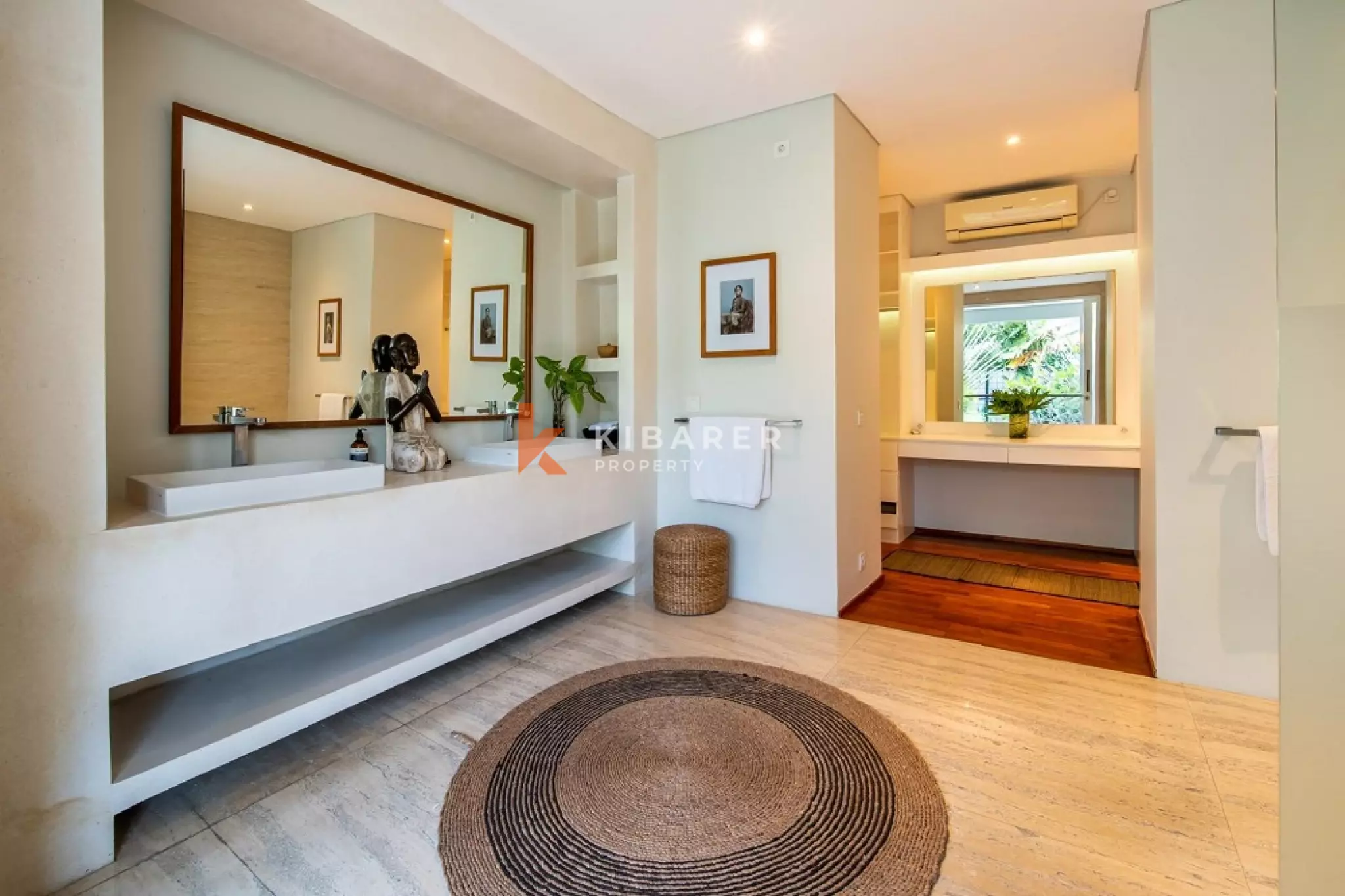 Luxury Spacious Four-Bedrooms Villa Walking Distance to Berawa Beach