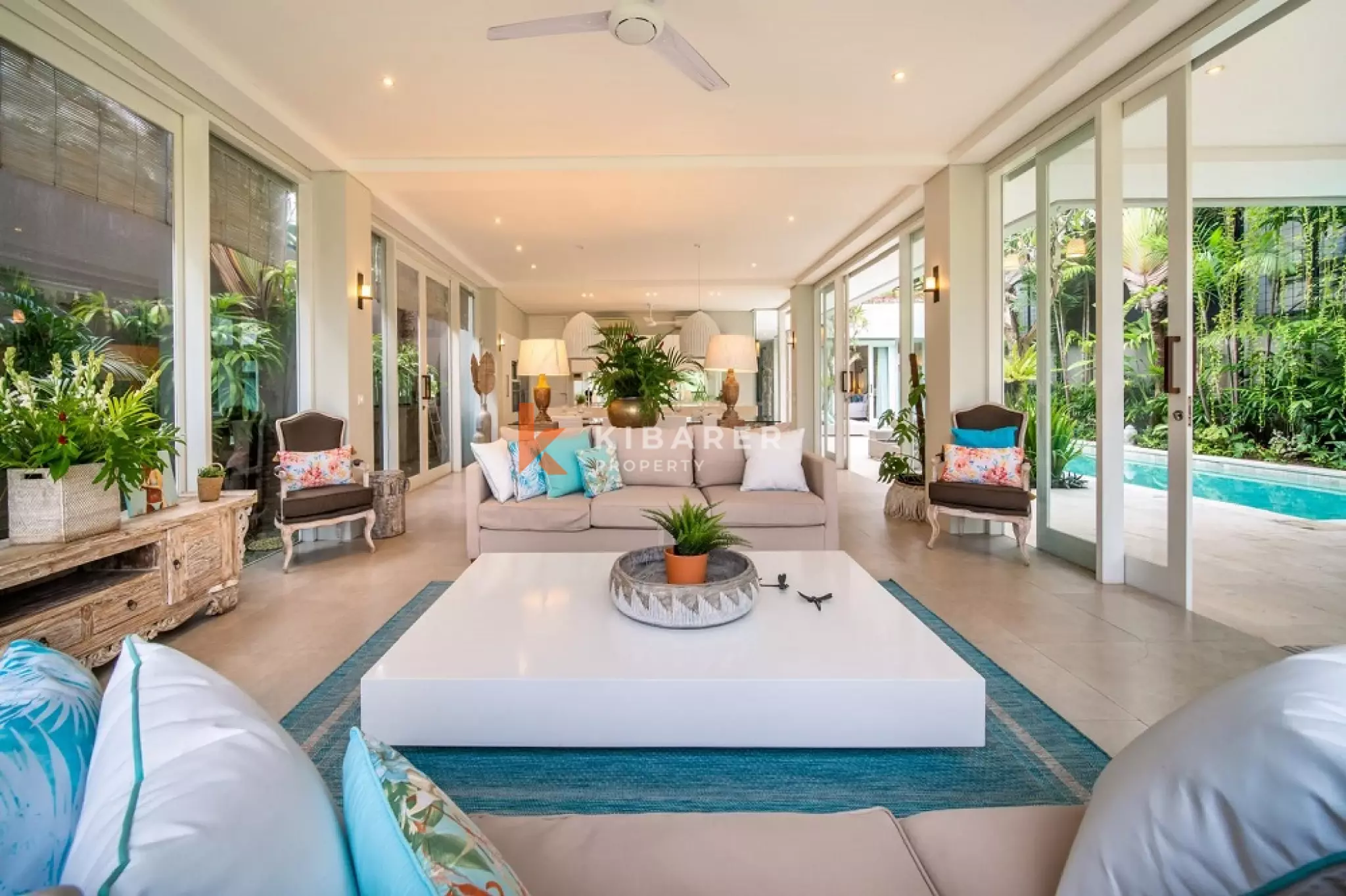 Luxury Spacious Four-Bedrooms Villa Walking Distance to Berawa Beach