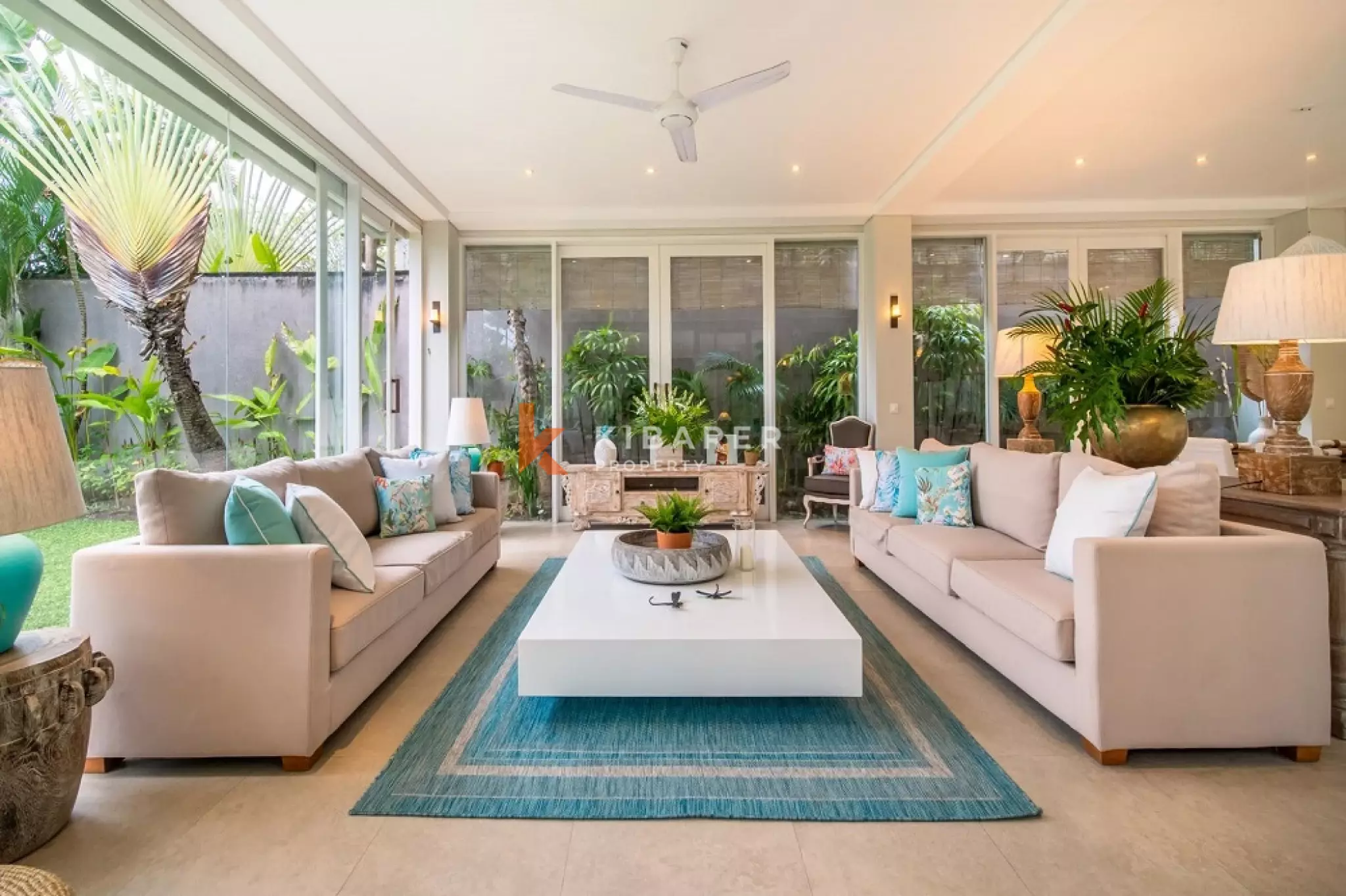 Luxury Spacious Four-Bedrooms Villa Walking Distance to Berawa Beach