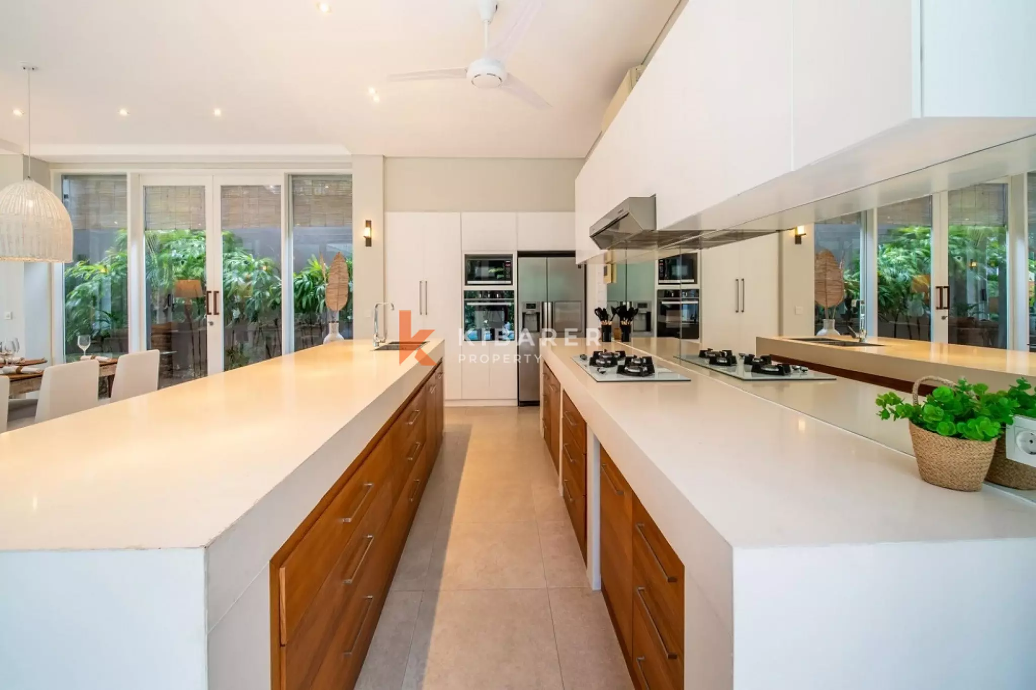 Luxury Spacious Four-Bedrooms Villa Walking Distance to Berawa Beach