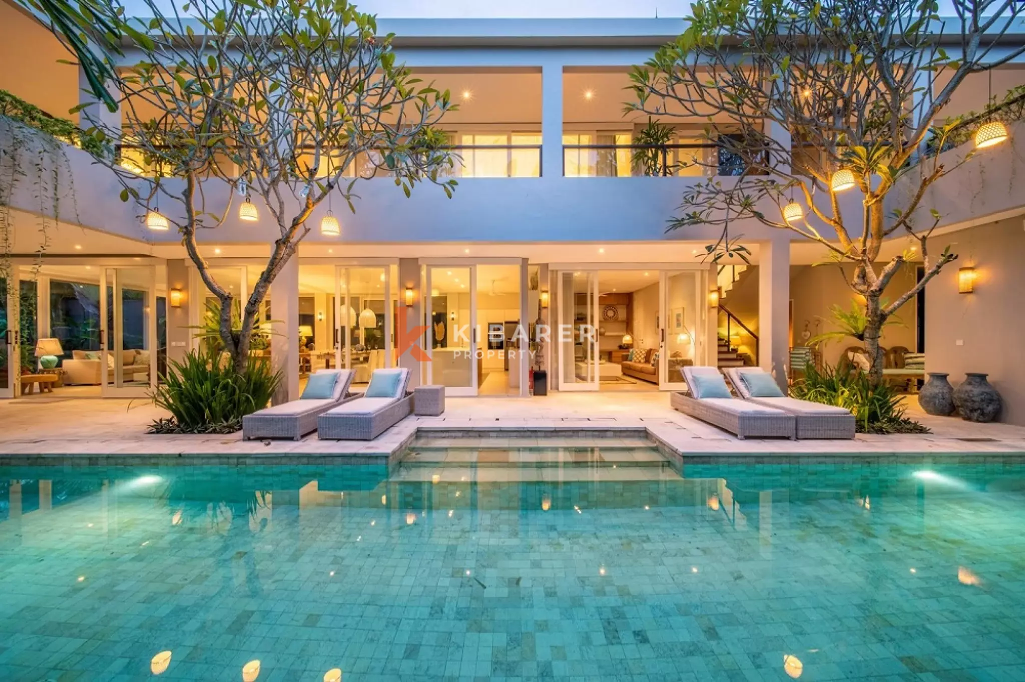 Luxury Spacious Four-Bedrooms Villa Walking Distance to Berawa Beach