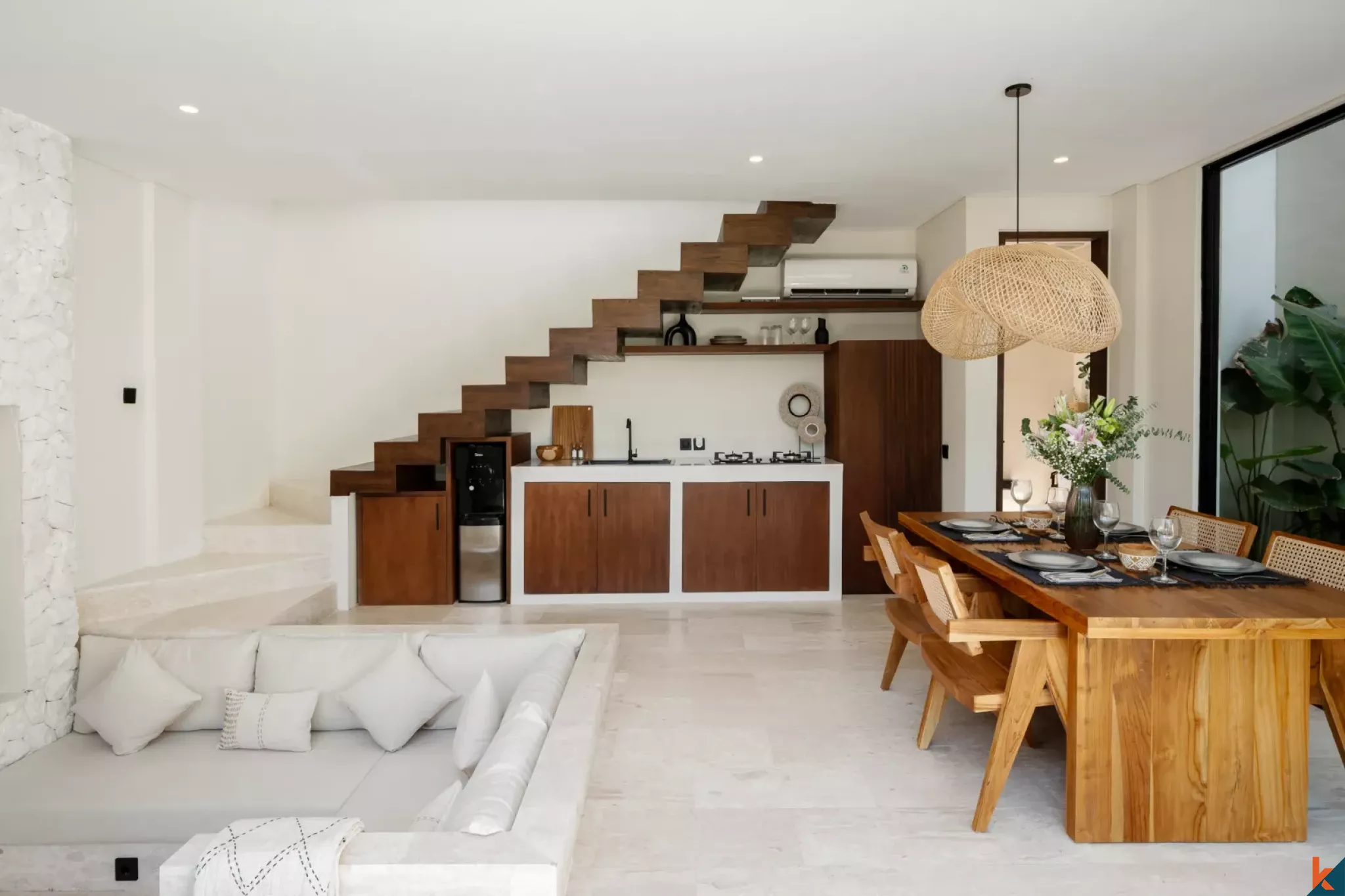 Vila Tropis Dua Kamar Tidur untuk Disewa Tepi Pantai di Batu Bolong