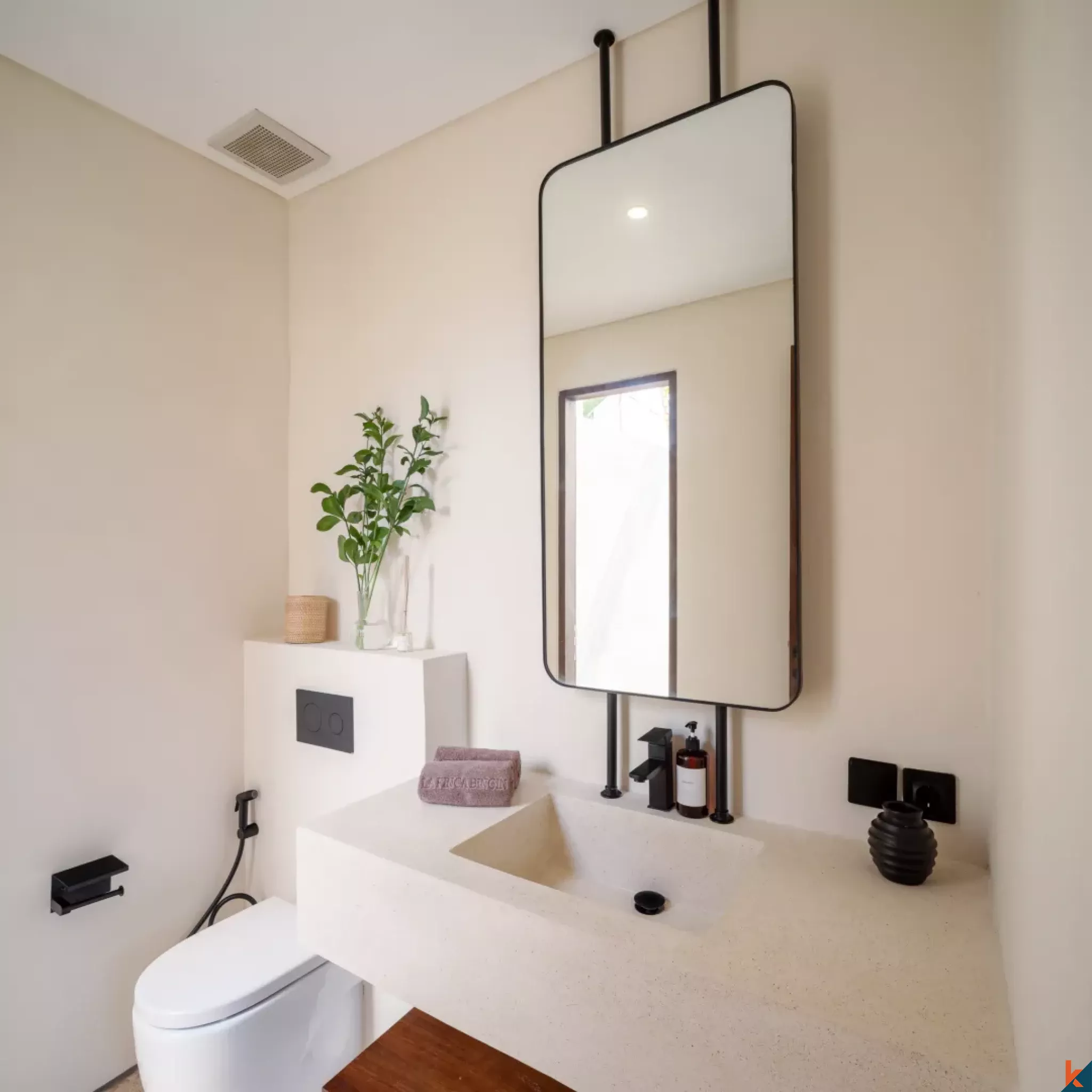 Vila Tropis Dua Kamar Tidur untuk Disewa Tepi Pantai di Batu Bolong