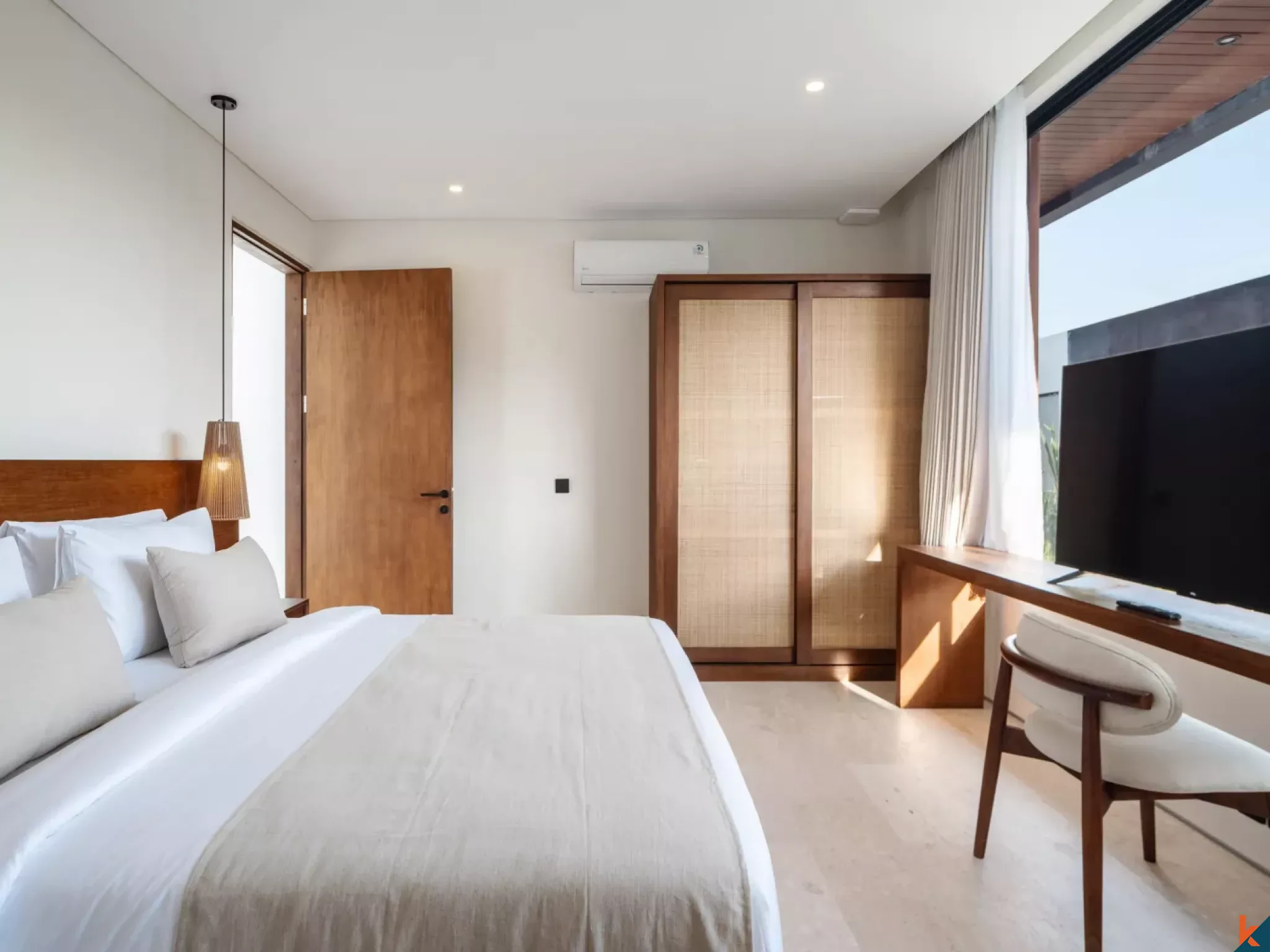 Vila Tropis Dua Kamar Tidur untuk Disewa Tepi Pantai di Batu Bolong