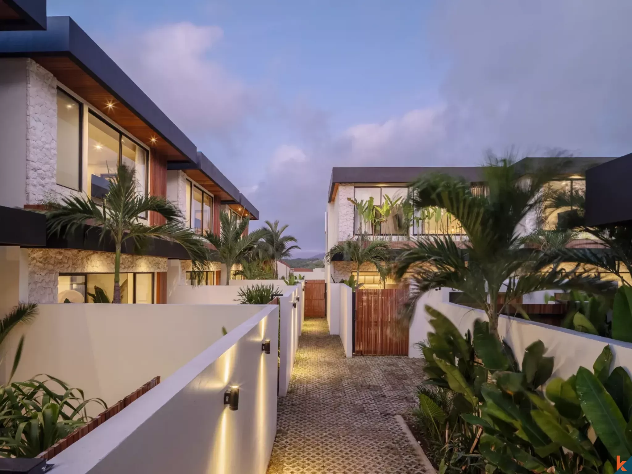 Vila Tropis Dua Kamar Tidur untuk Disewa Tepi Pantai di Batu Bolong