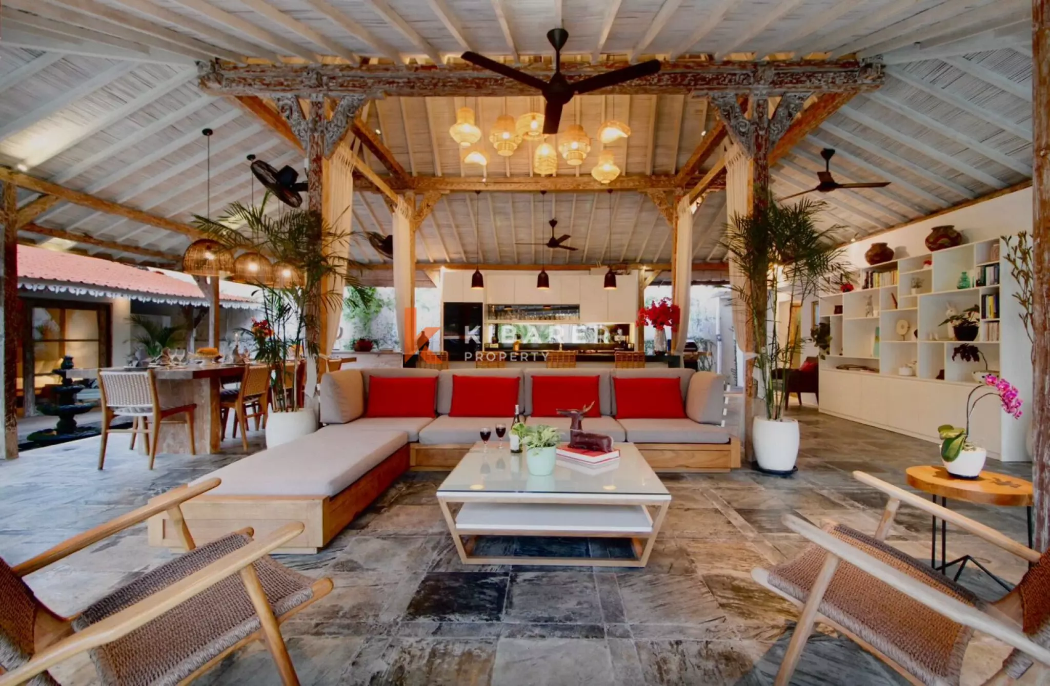 Four Bedroom Bali Retreat - Prime Spot in Berawa