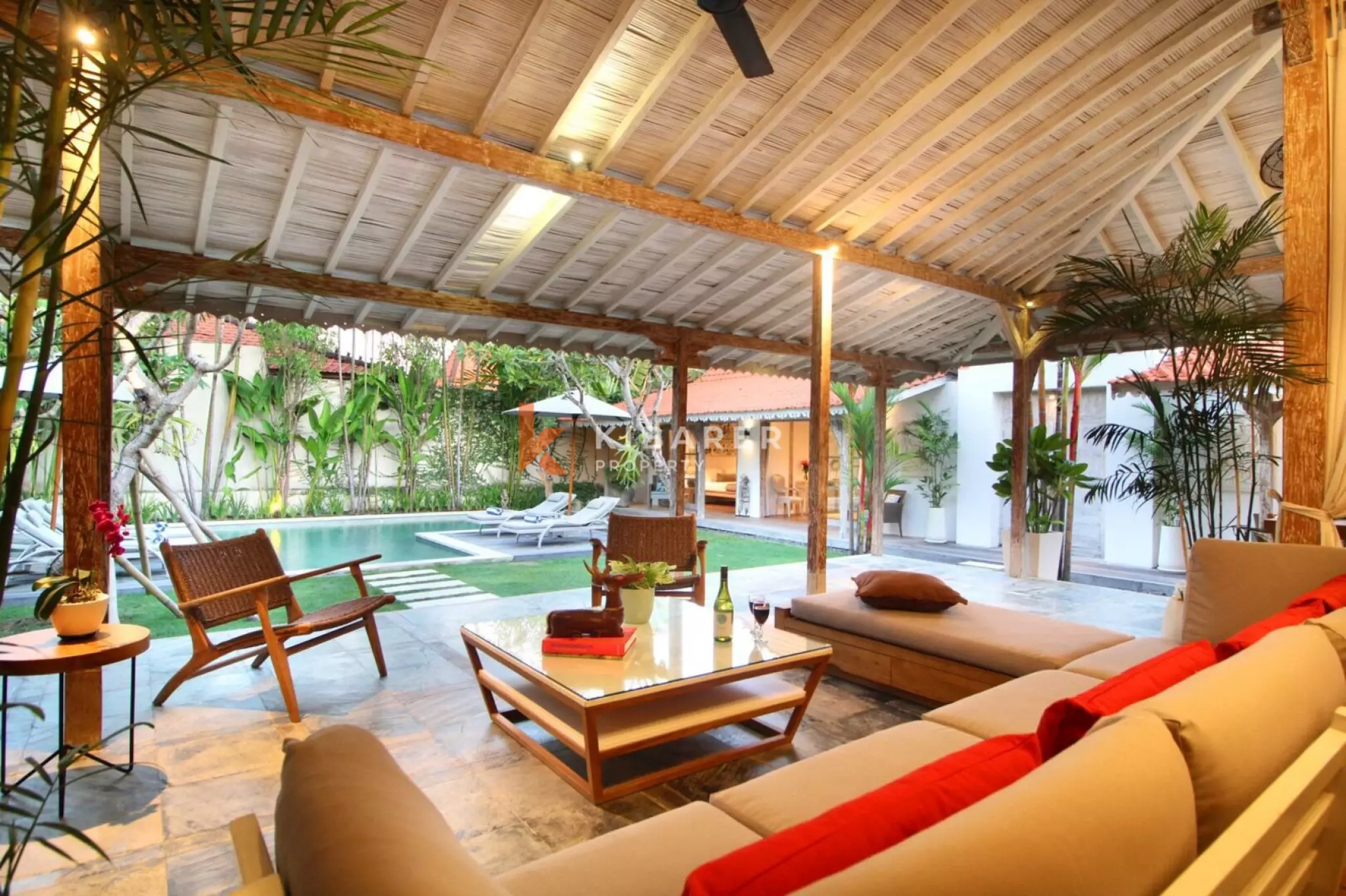 Four Bedroom Bali Retreat - Prime Spot in Berawa