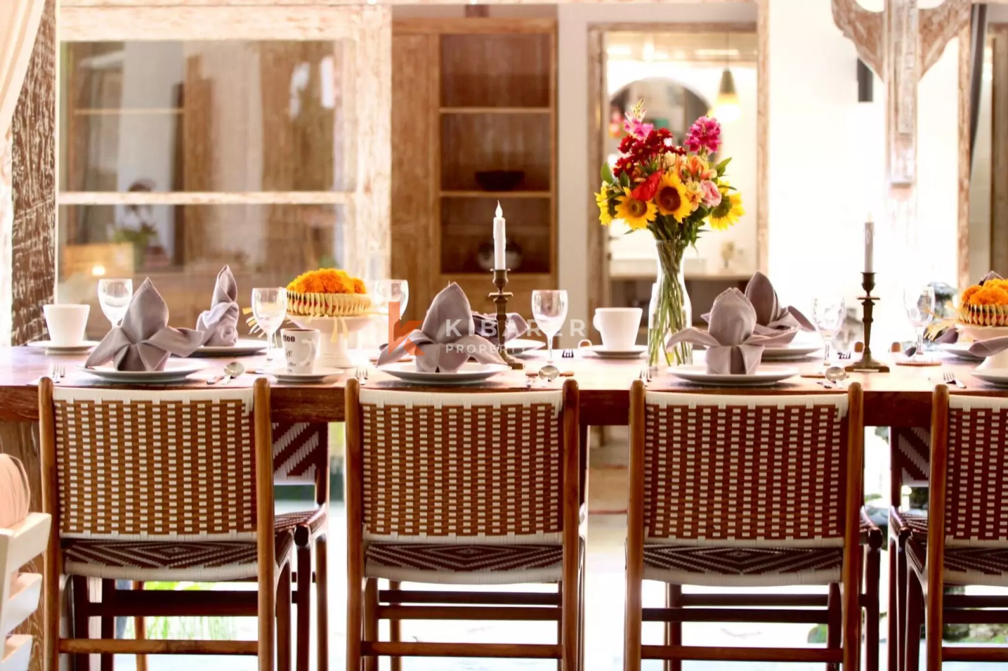 Four Bedroom Bali Retreat - Prime Spot in Berawa