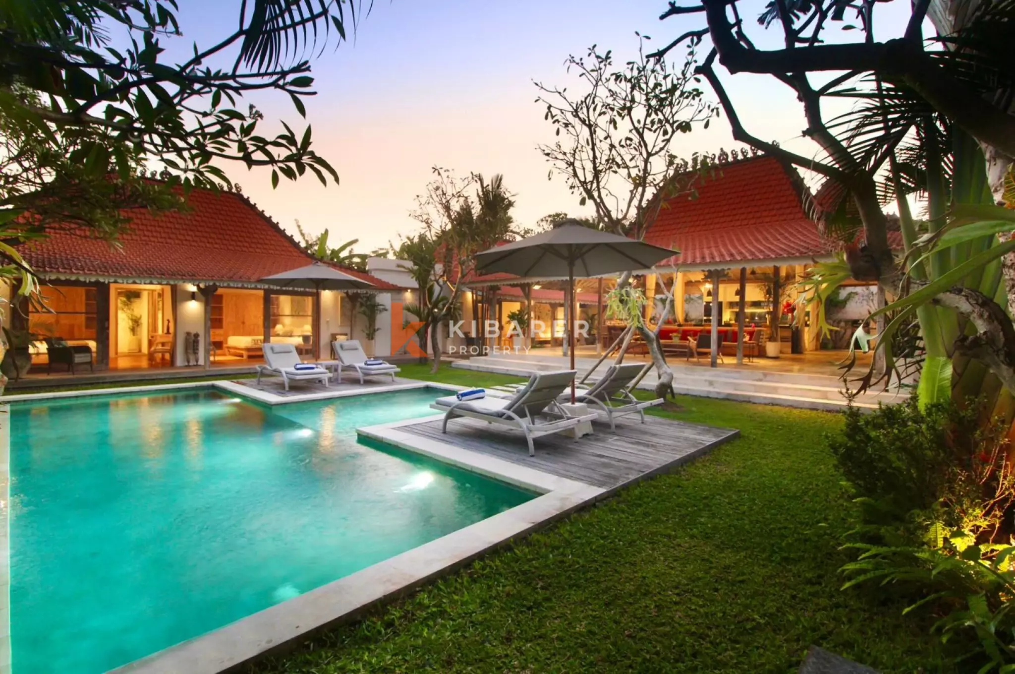 Four Bedroom Bali Retreat - Prime Spot in Berawa