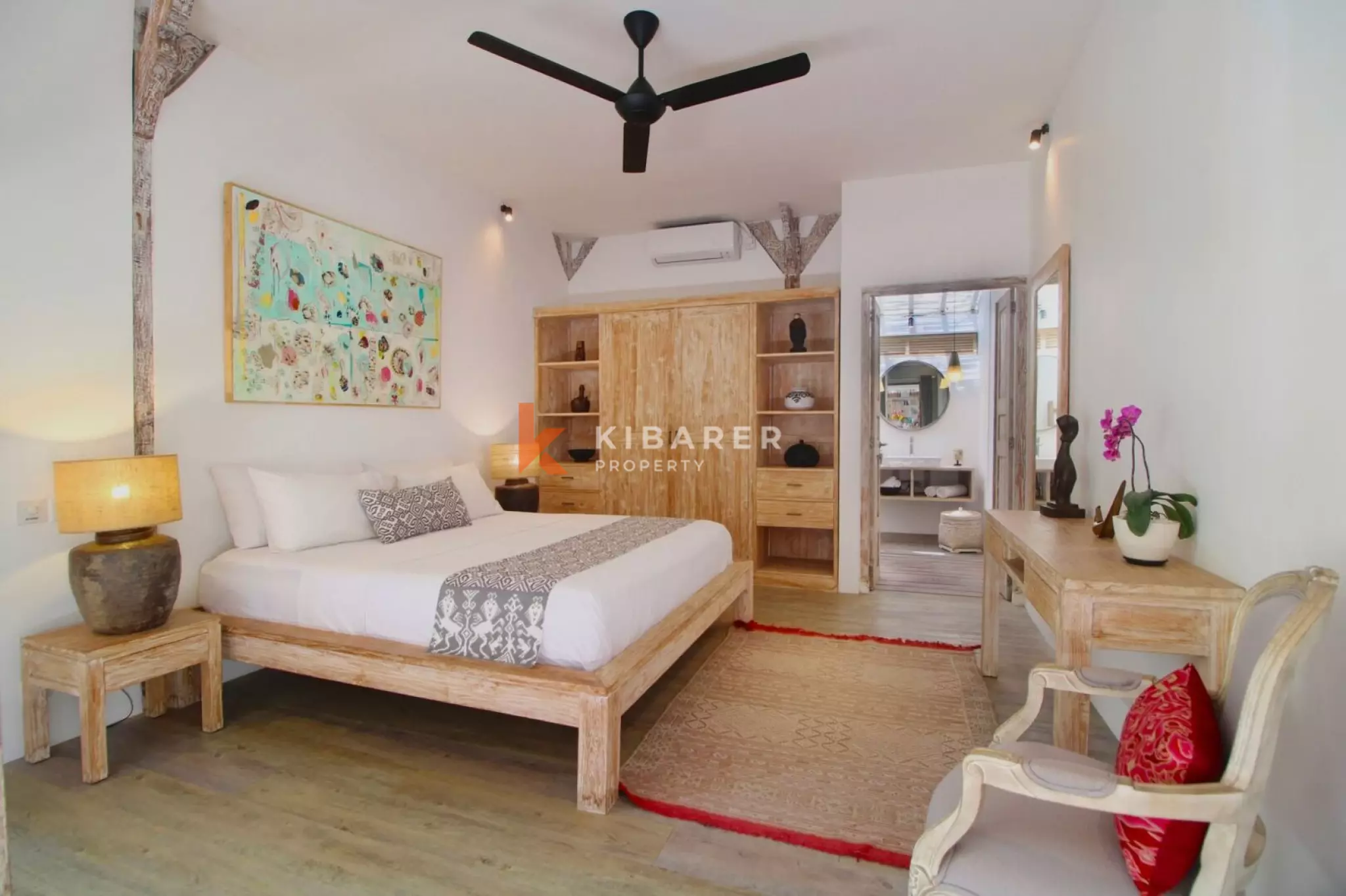 Four Bedroom Bali Retreat - Prime Spot in Berawa