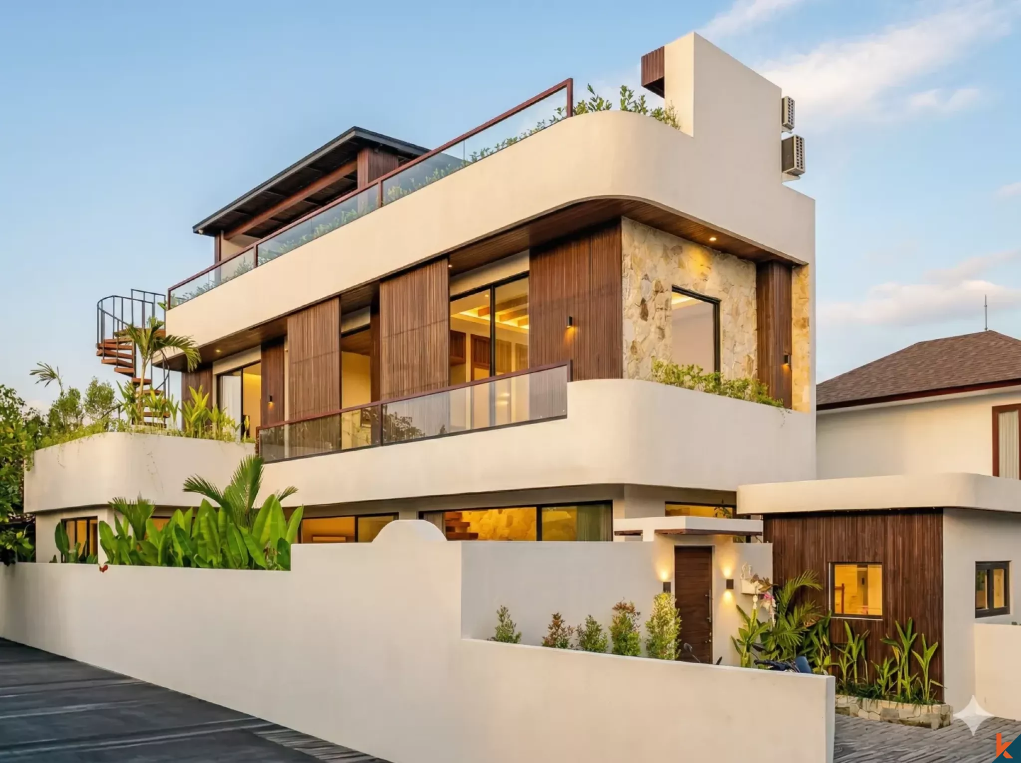 Perfect multi level three bedroom leasehold property in Padang Linjong